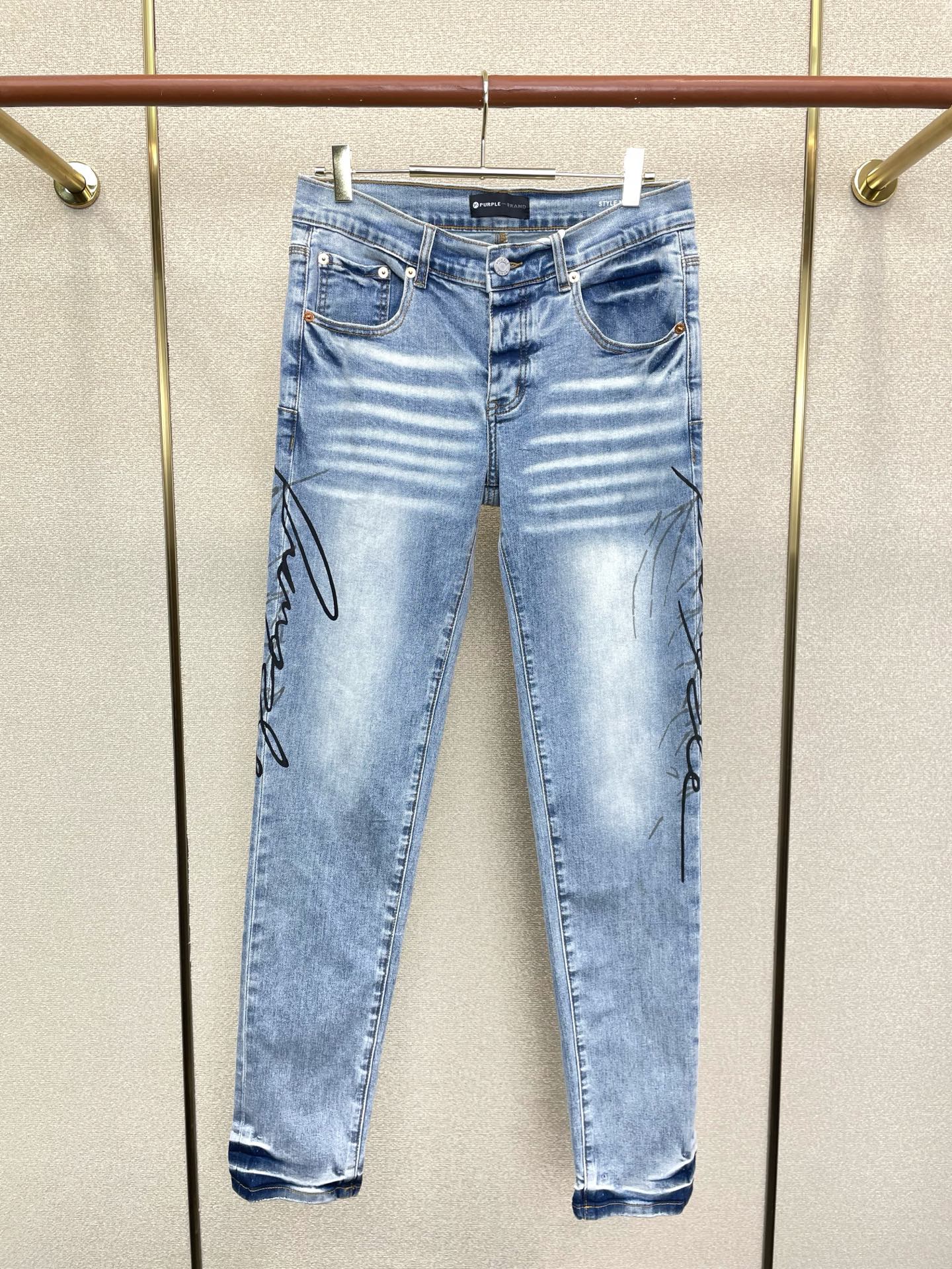 。PURPLE BRAND💥砸锅卖铁都要上的新款新款 牛仔裤👖高端版本！专柜定制面料  透气舒适度高，细