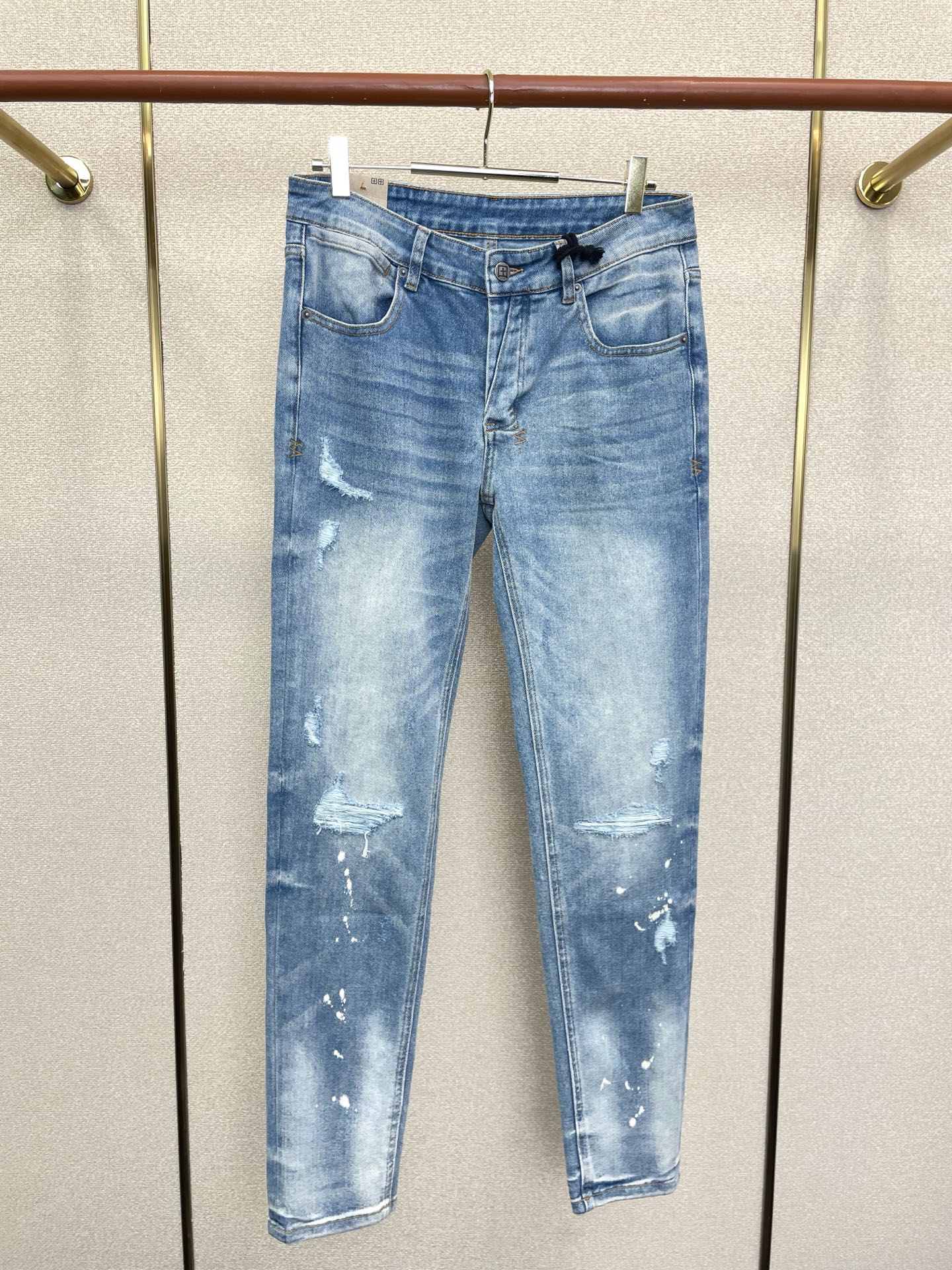 。KSUBI💥砸锅卖铁都要上的新款新款 牛仔裤👖高端版本！专柜定制面料  透气舒适度高，细节无可挑剔，品