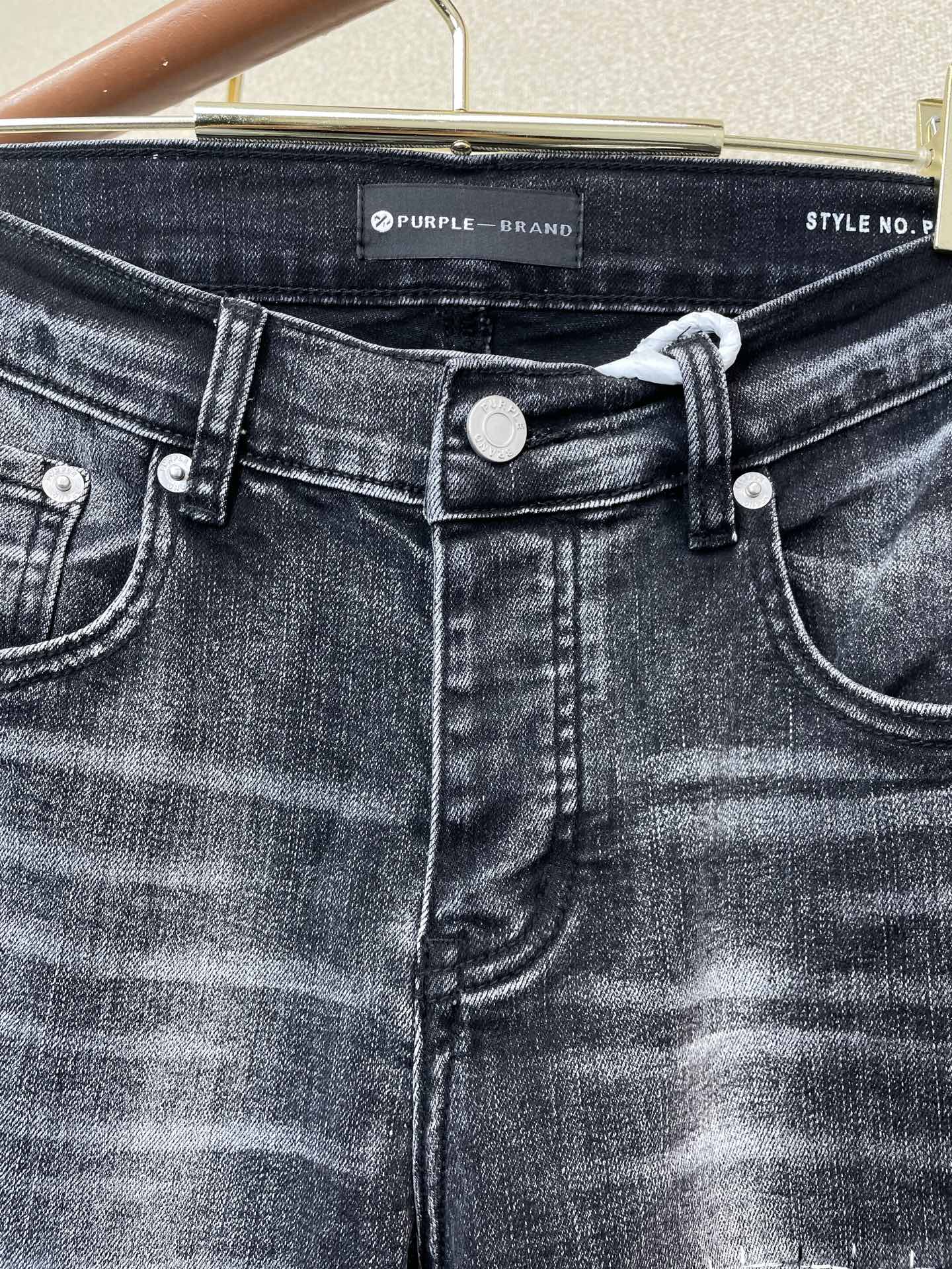 。PURPLE BRAND💥独家专供新款 牛仔裤👖高端版本！专柜定制面料  透气舒适度高，细节无可挑剔，