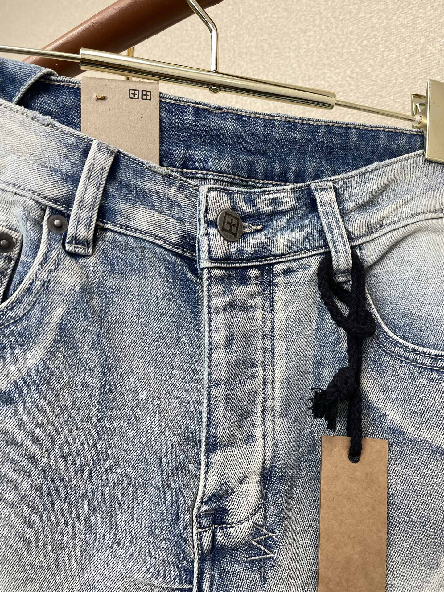 。KSUBI💥独家专供新款 牛仔裤👖高端版本！专柜定制面料  透气舒适度高，细节无可挑剔，品牌元素设计理