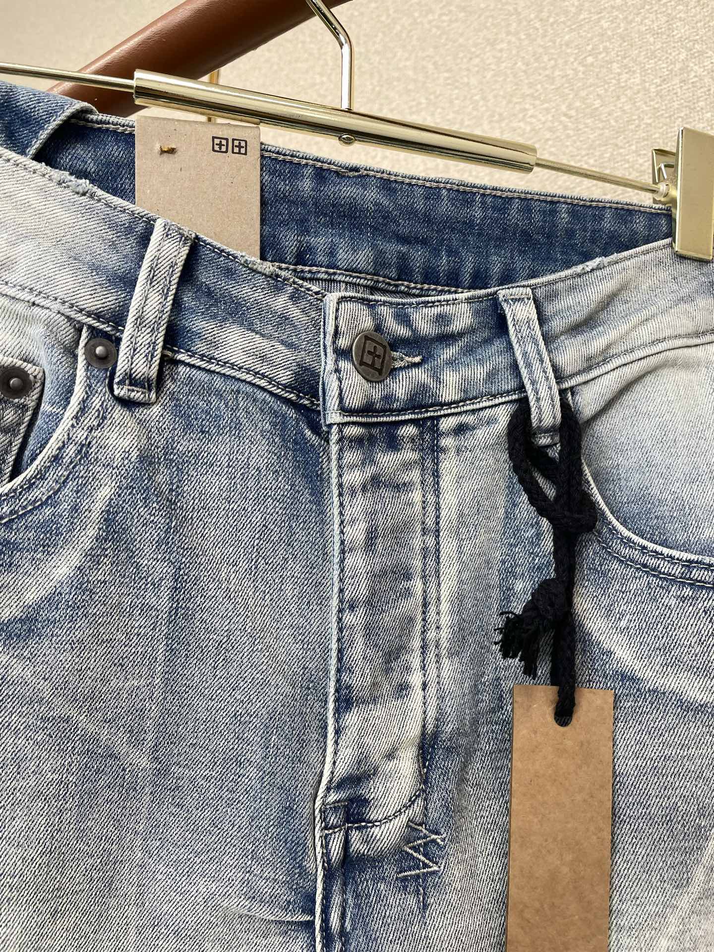 。KSUBI💥独家专供新款 牛仔裤👖高端版本！专柜定制面料  透气舒适度高，细节无可挑剔，品牌元素设计理