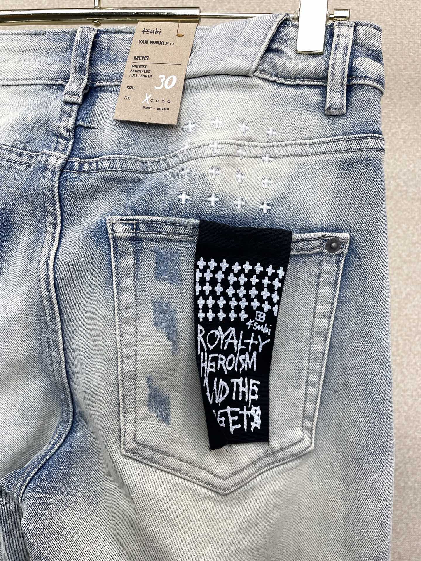 。KSUBI💥独家专供新款 牛仔裤👖高端版本！专柜定制面料  透气舒适度高，细节无可挑剔，品牌元素设计理
