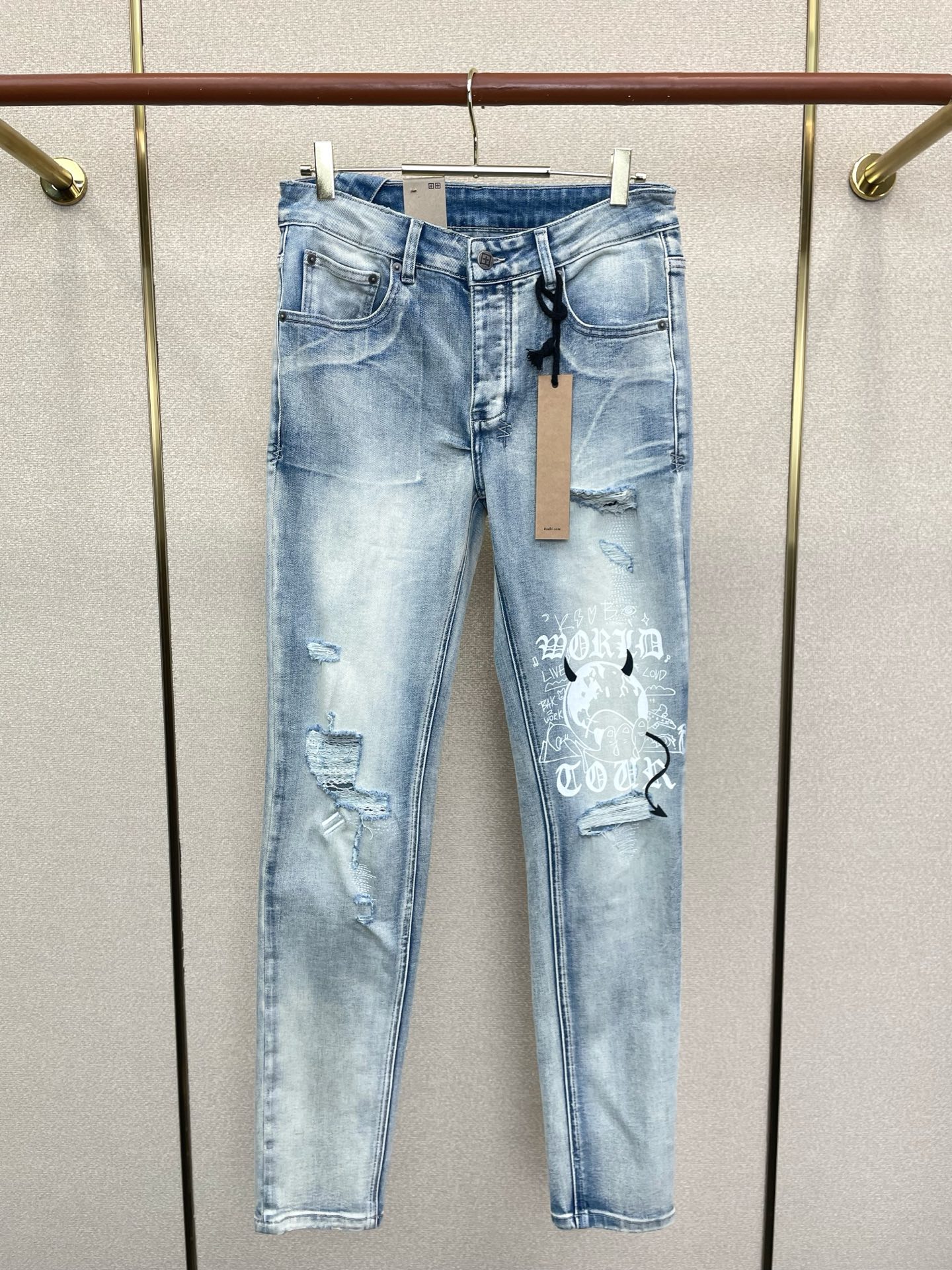 。KSUBI💥独家专供新款 牛仔裤👖高端版本！专柜定制面料  透气舒适度高，细节无可挑剔，品牌元素设计理