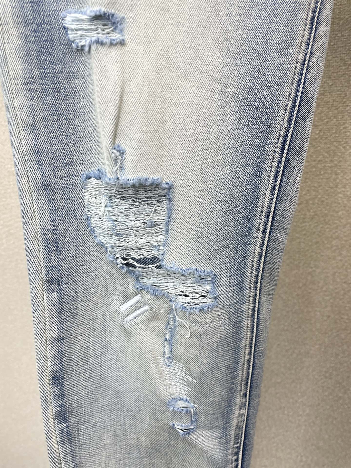 。KSUBI💥独家专供新款 牛仔裤👖高端版本！专柜定制面料  透气舒适度高，细节无可挑剔，品牌元素设计理