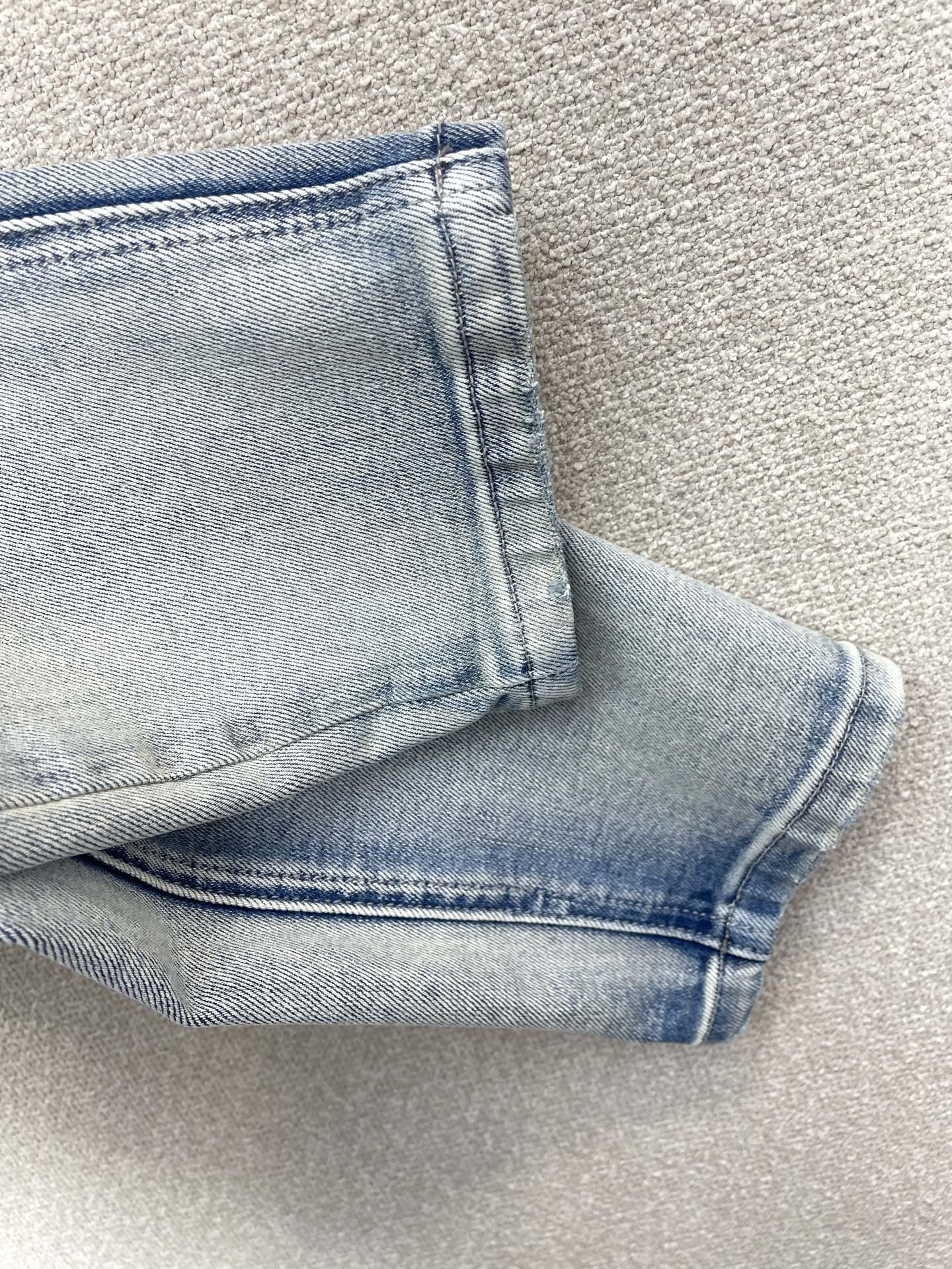 。KSUBI💥独家专供新款 牛仔裤👖高端版本！专柜定制面料  透气舒适度高，细节无可挑剔，品牌元素设计理