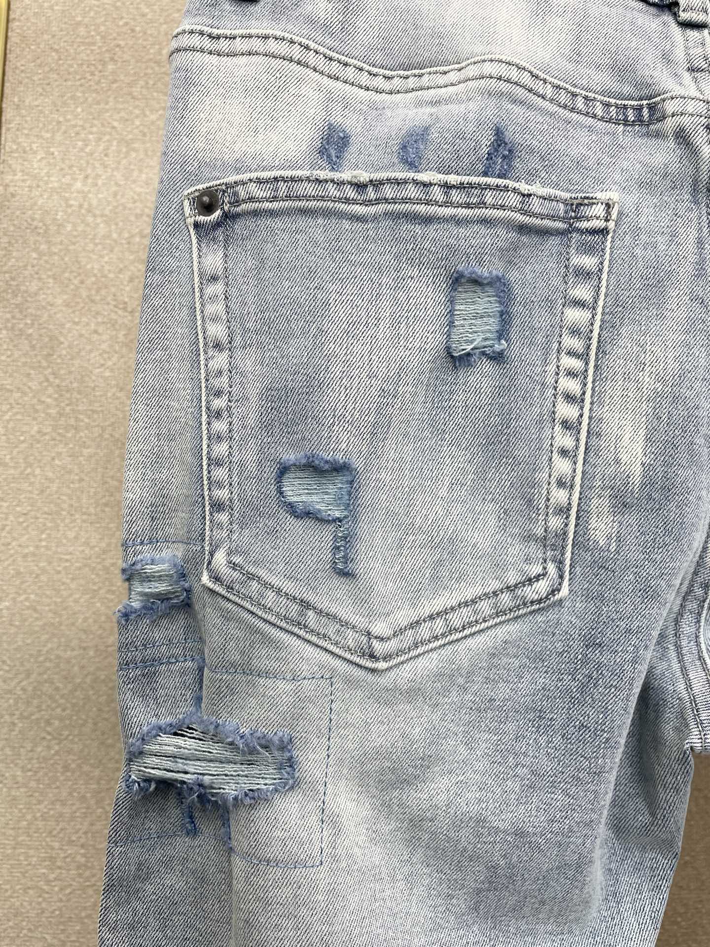 。KSUBI💥独家专供新款 牛仔裤👖高端版本！专柜定制面料  透气舒适度高，细节无可挑剔，品牌元素设计理