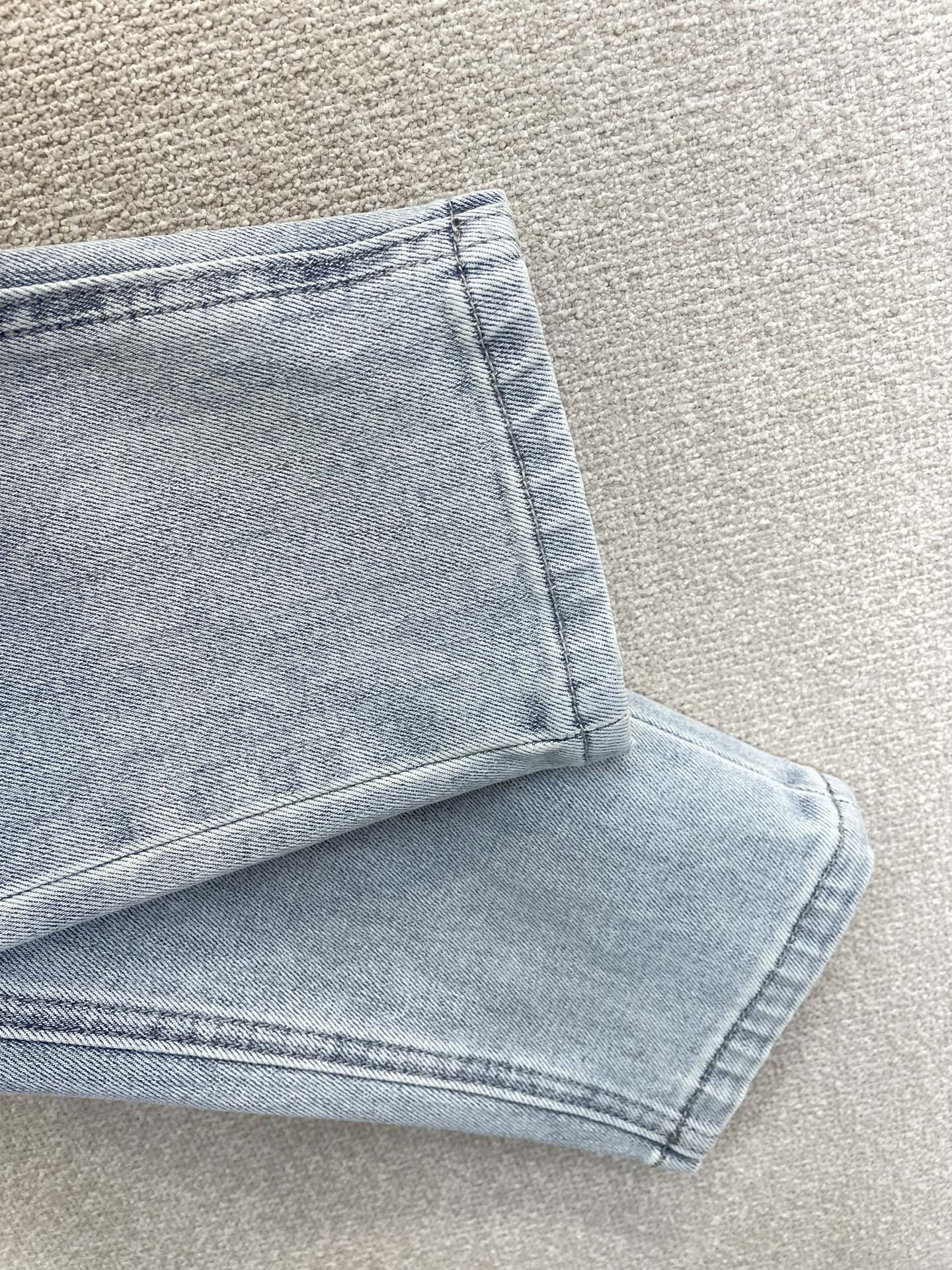 。KSUBI💥独家专供新款 牛仔裤👖高端版本！专柜定制面料  透气舒适度高，细节无可挑剔，品牌元素设计理