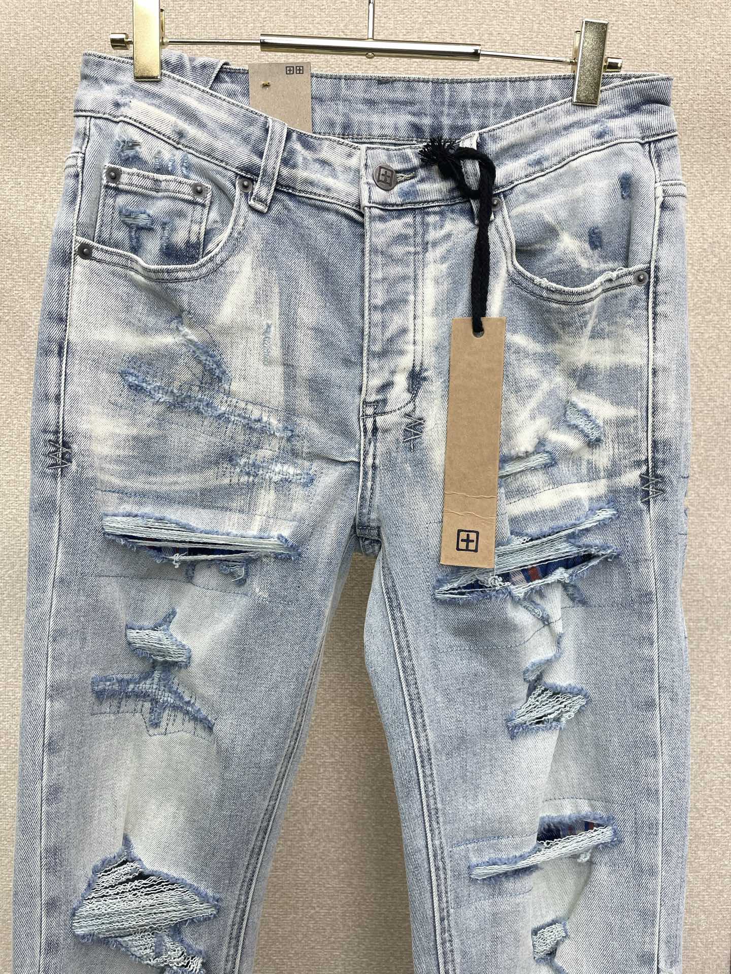 。KSUBI💥独家专供新款 牛仔裤👖高端版本！专柜定制面料  透气舒适度高，细节无可挑剔，品牌元素设计理