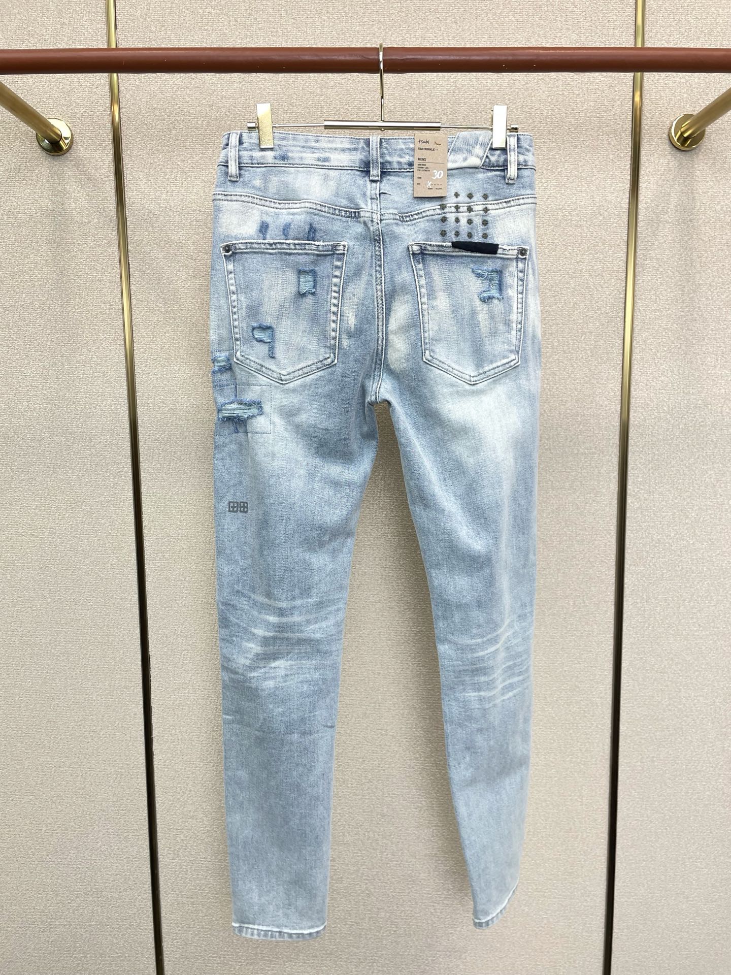。KSUBI💥独家专供新款 牛仔裤👖高端版本！专柜定制面料  透气舒适度高，细节无可挑剔，品牌元素设计理