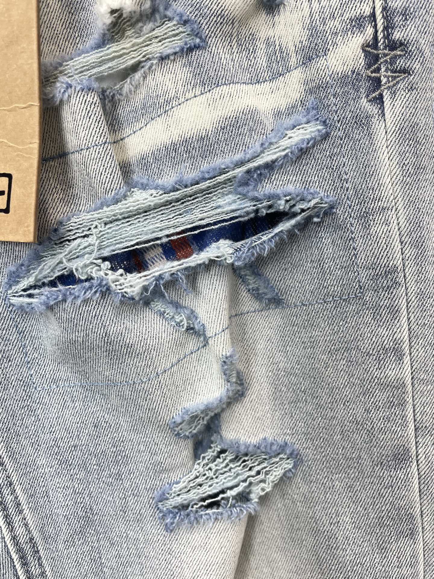 。KSUBI💥独家专供新款 牛仔裤👖高端版本！专柜定制面料  透气舒适度高，细节无可挑剔，品牌元素设计理