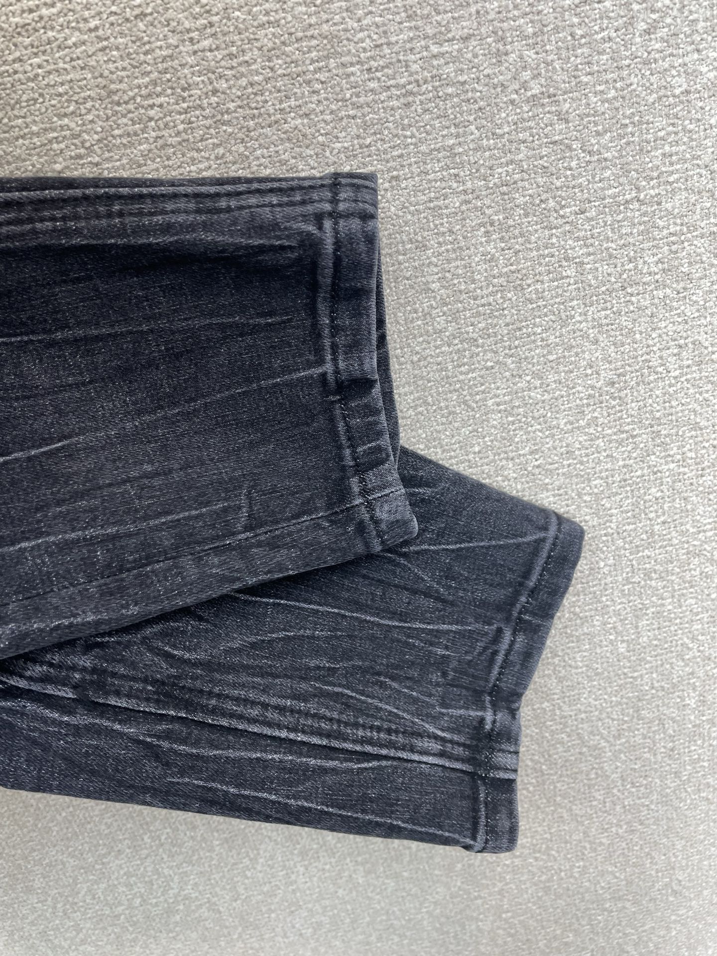 。KSUBI💥独家专供新款 牛仔裤👖高端版本！专柜定制面料  透气舒适度高，细节无可挑剔，品牌元素设计理