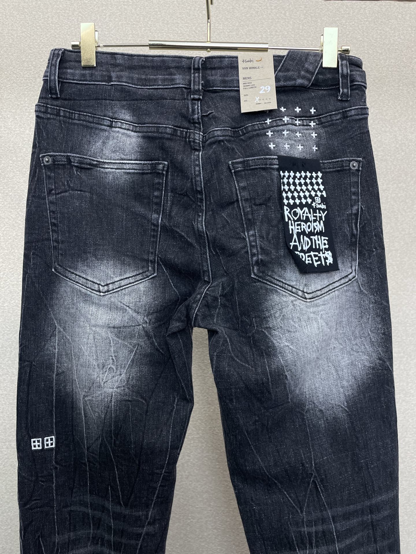 。KSUBI💥独家专供新款 牛仔裤👖高端版本！专柜定制面料  透气舒适度高，细节无可挑剔，品牌元素设计理