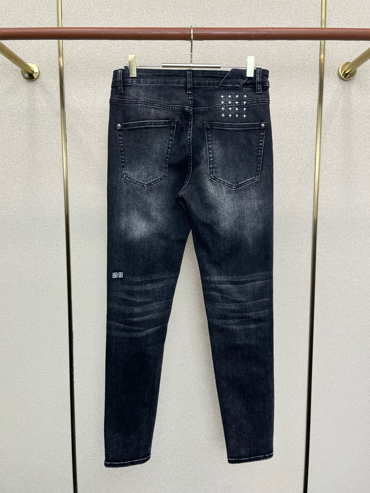 。KSUBI💥独家专供新款 牛仔裤👖高端版本！专柜定制面料  透气舒适度高，细节无可挑剔，品牌元素设计理