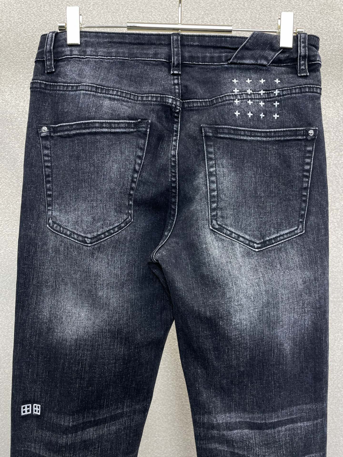 。KSUBI💥独家专供新款 牛仔裤👖高端版本！专柜定制面料  透气舒适度高，细节无可挑剔，品牌元素设计理