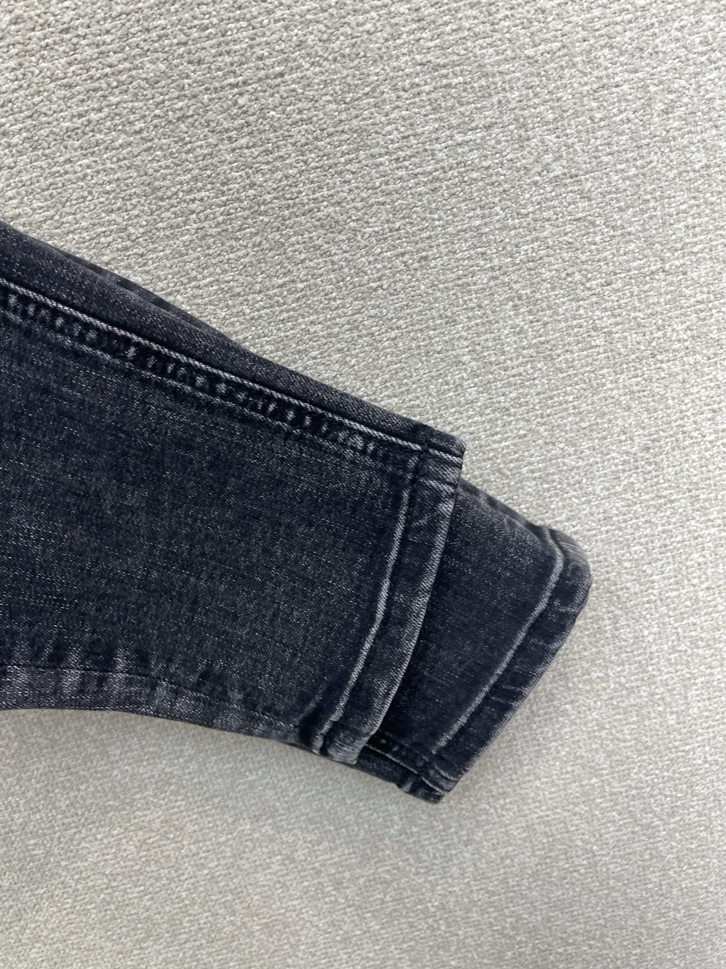。KSUBI💥独家专供新款 牛仔裤👖高端版本！专柜定制面料  透气舒适度高，细节无可挑剔，品牌元素设计理