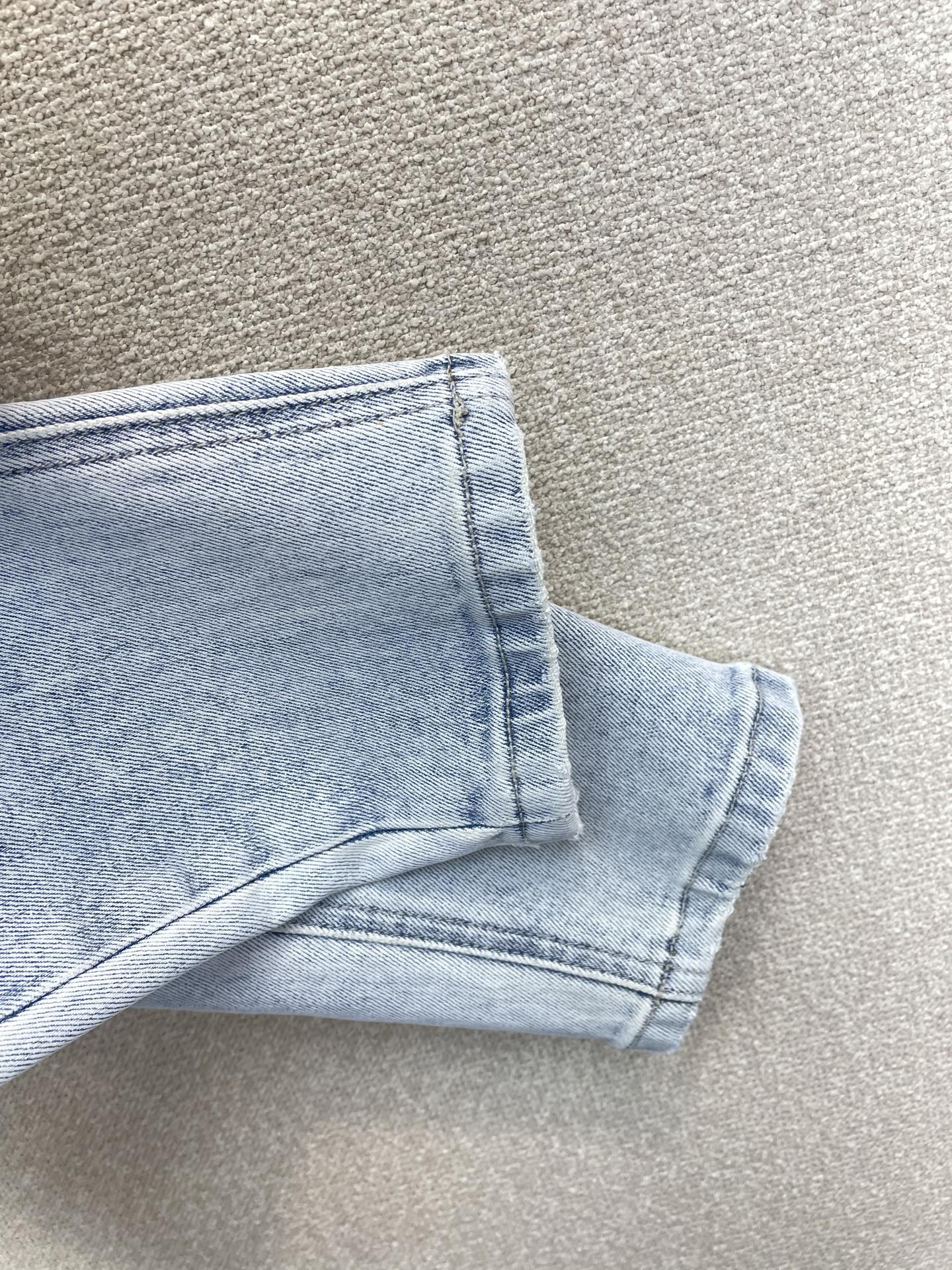 。KSUBI💥独家专供新款 牛仔裤👖高端版本！专柜定制面料  透气舒适度高，细节无可挑剔，品牌元素设计理