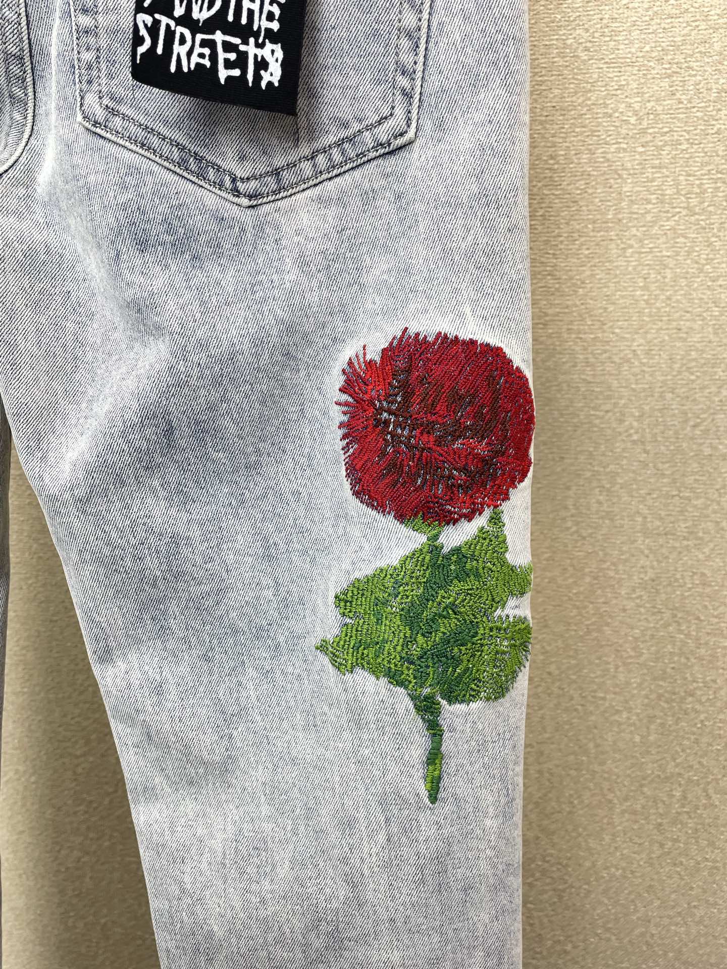 。KSUBI💥独家专供新款 牛仔裤👖高端版本！专柜定制面料  透气舒适度高，细节无可挑剔，品牌元素设计理
