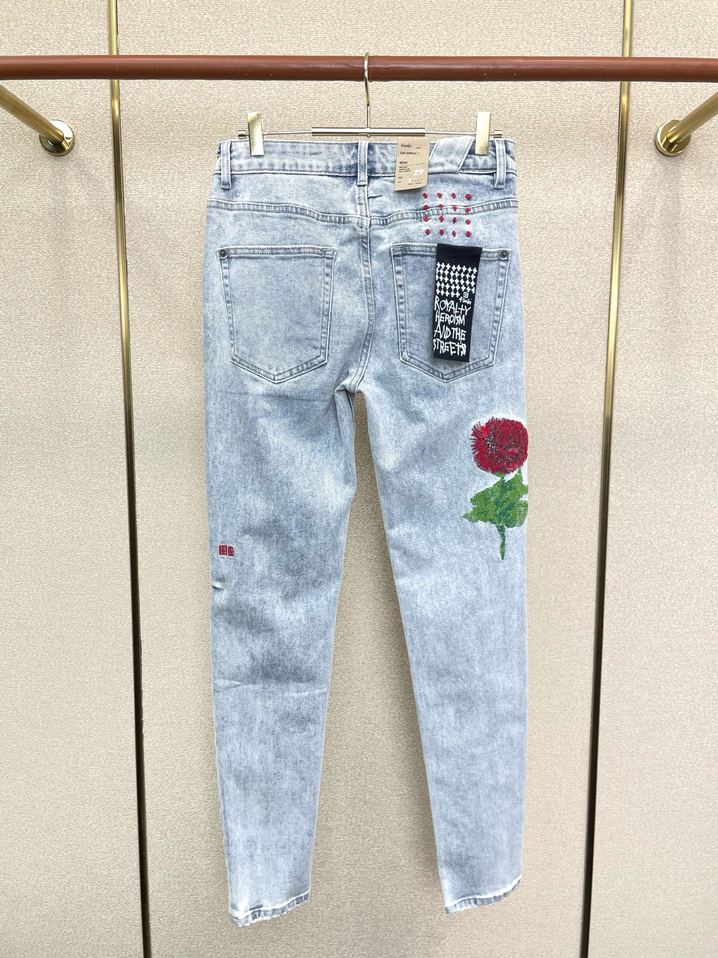 。KSUBI💥独家专供新款 牛仔裤👖高端版本！专柜定制面料  透气舒适度高，细节无可挑剔，品牌元素设计理