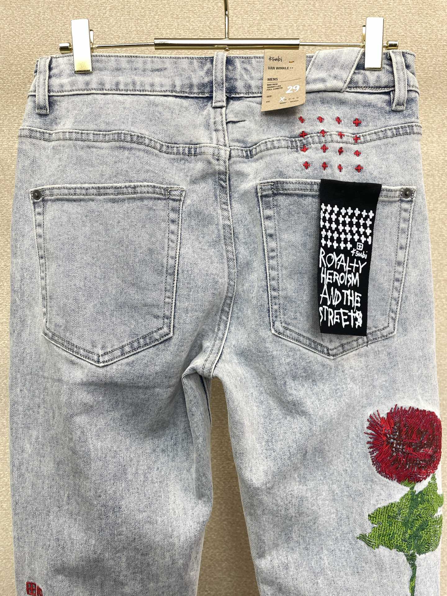 。KSUBI💥独家专供新款 牛仔裤👖高端版本！专柜定制面料  透气舒适度高，细节无可挑剔，品牌元素设计理