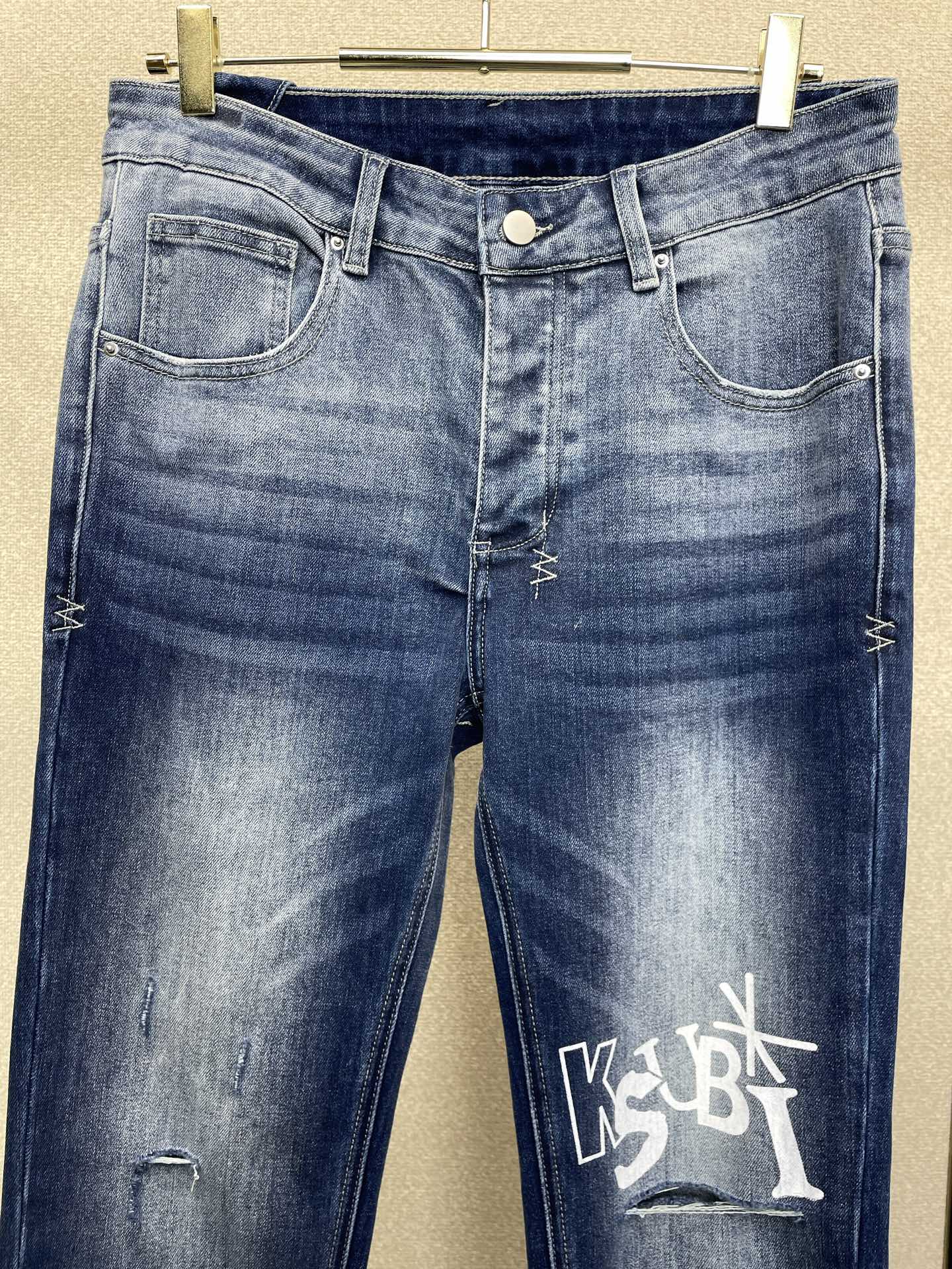 。KSUBI💥砸锅卖铁都要上的新款新款 牛仔裤👖高端版本！专柜定制面料  透气舒适度高，细节无可挑剔，品