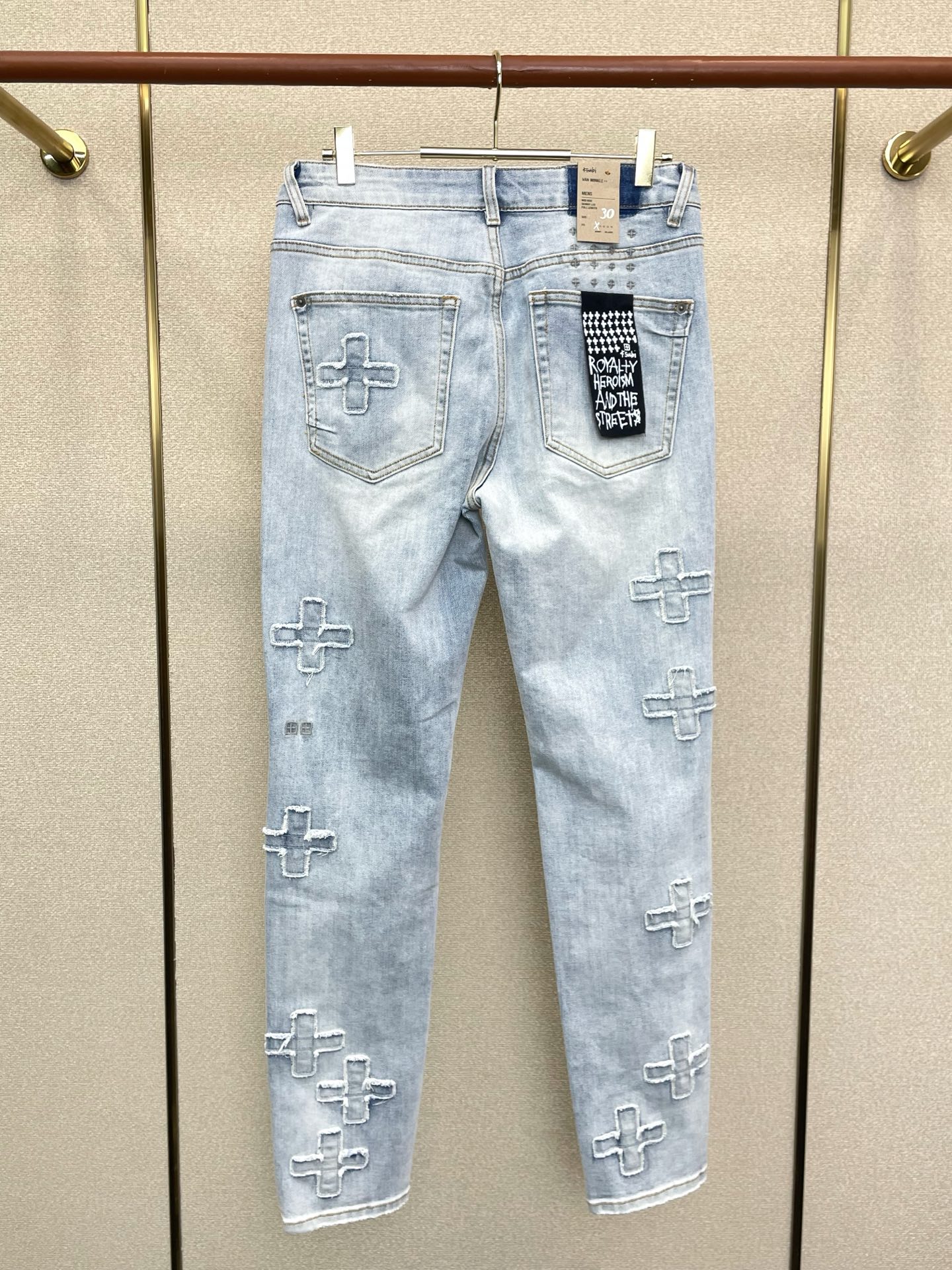 。KSUBI💥独家专供新款 牛仔裤👖高端版本！专柜定制面料 烫钻设计 透气舒适度高，细节无可挑剔，品牌元
