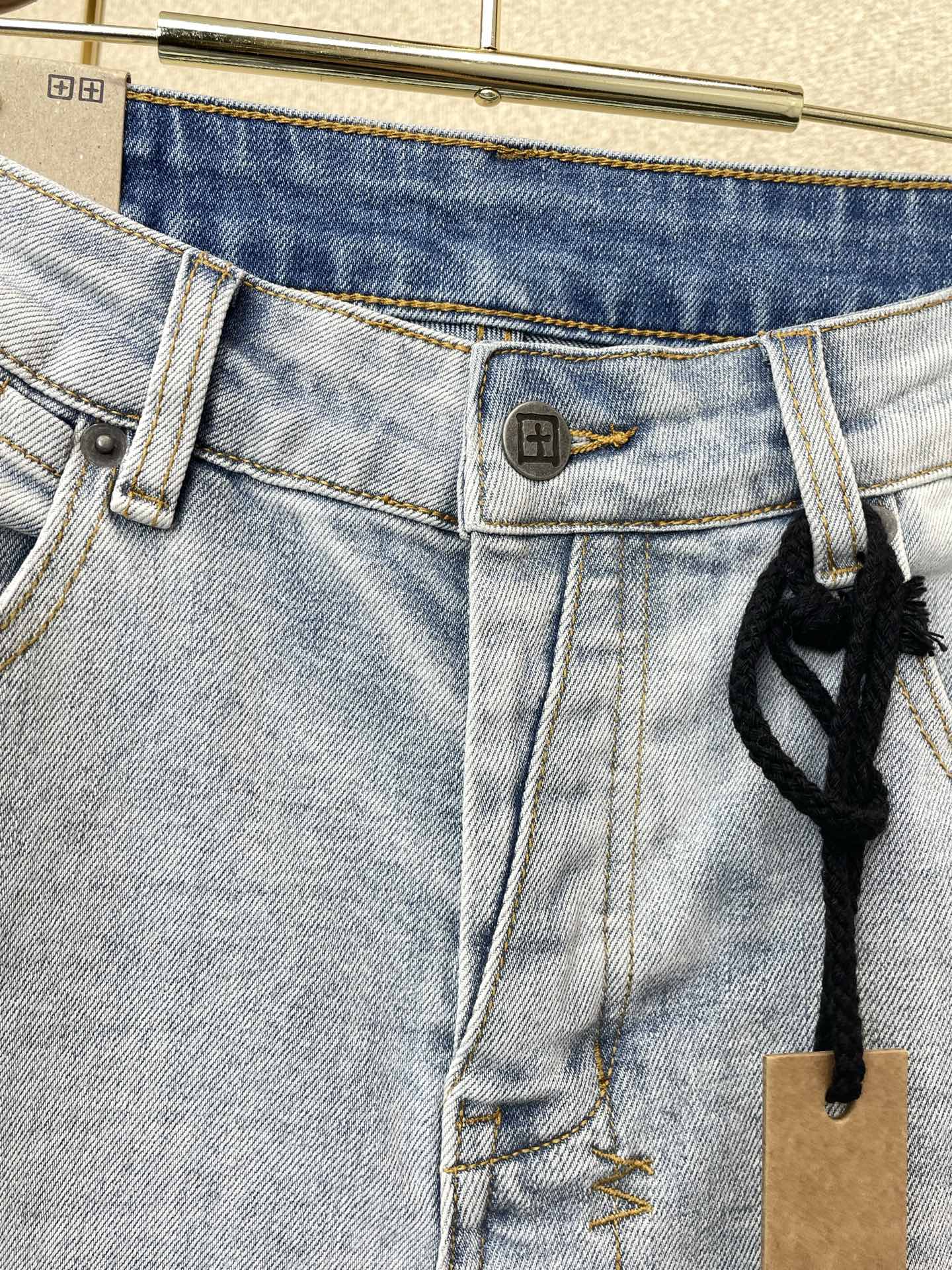 。KSUBI💥独家专供新款 牛仔裤👖高端版本！专柜定制面料 烫钻设计 透气舒适度高，细节无可挑剔，品牌元