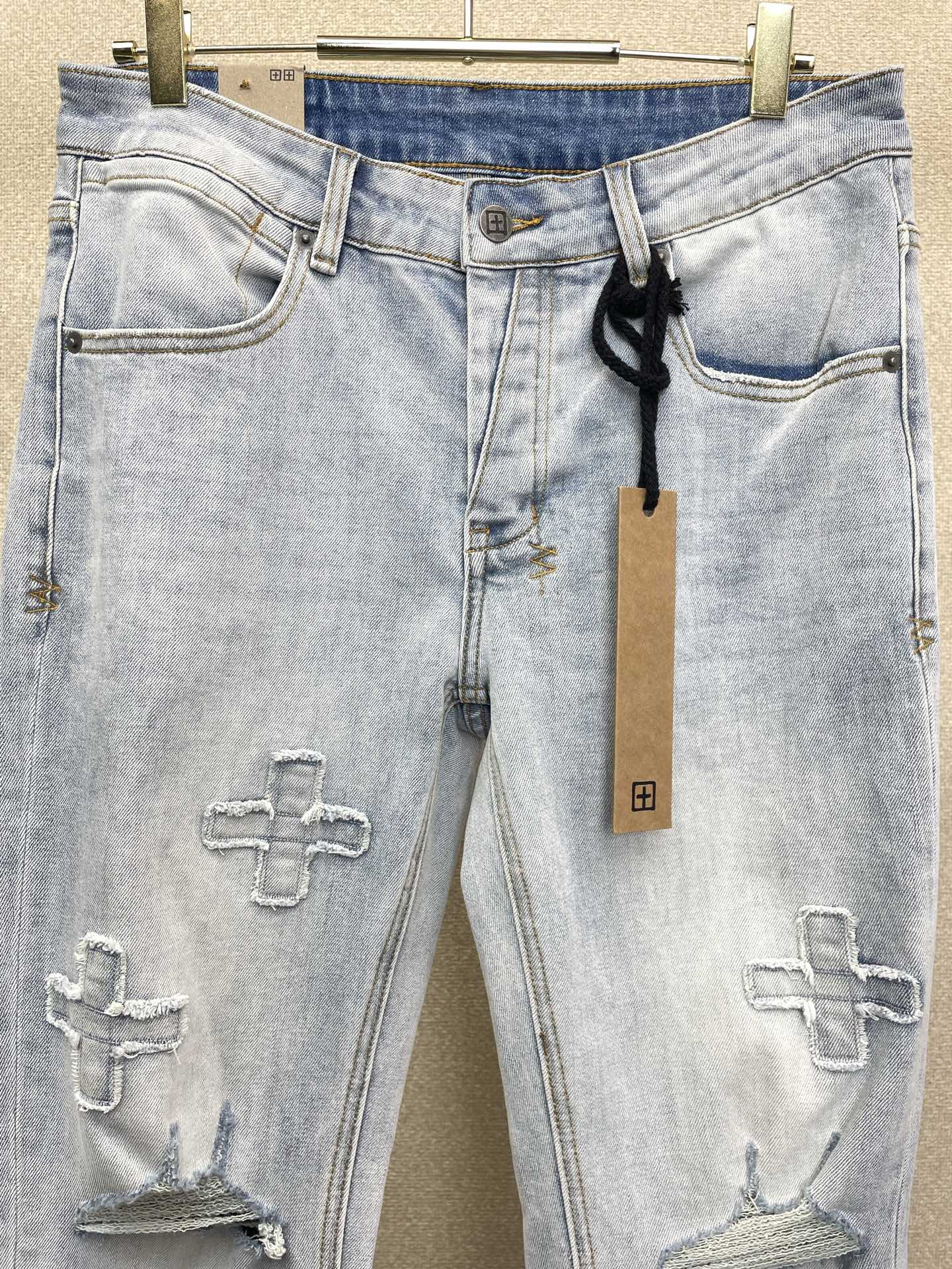 。KSUBI💥独家专供新款 牛仔裤👖高端版本！专柜定制面料 烫钻设计 透气舒适度高，细节无可挑剔，品牌元