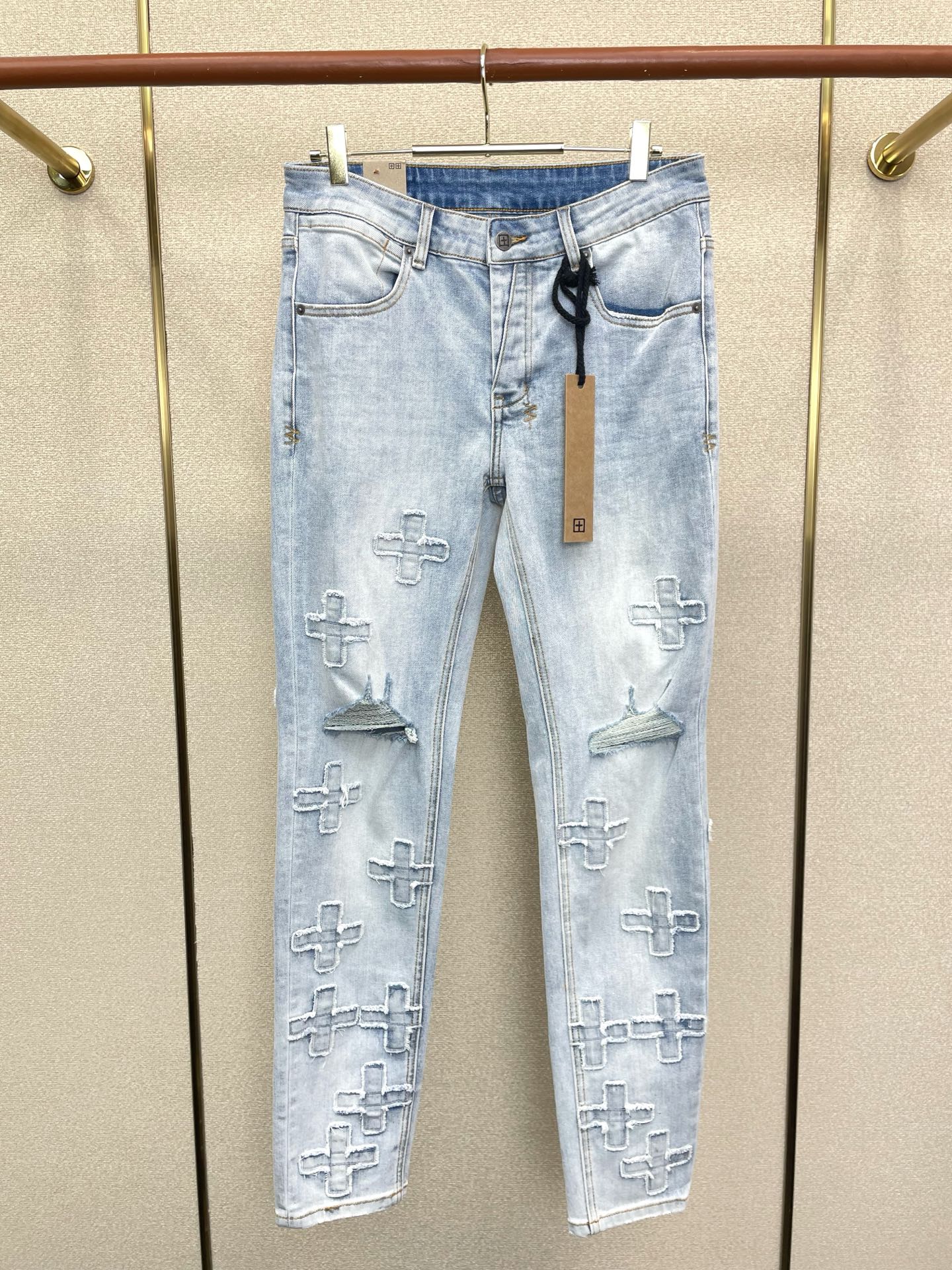 。KSUBI💥独家专供新款 牛仔裤👖高端版本！专柜定制面料 烫钻设计 透气舒适度高，细节无可挑剔，品牌元