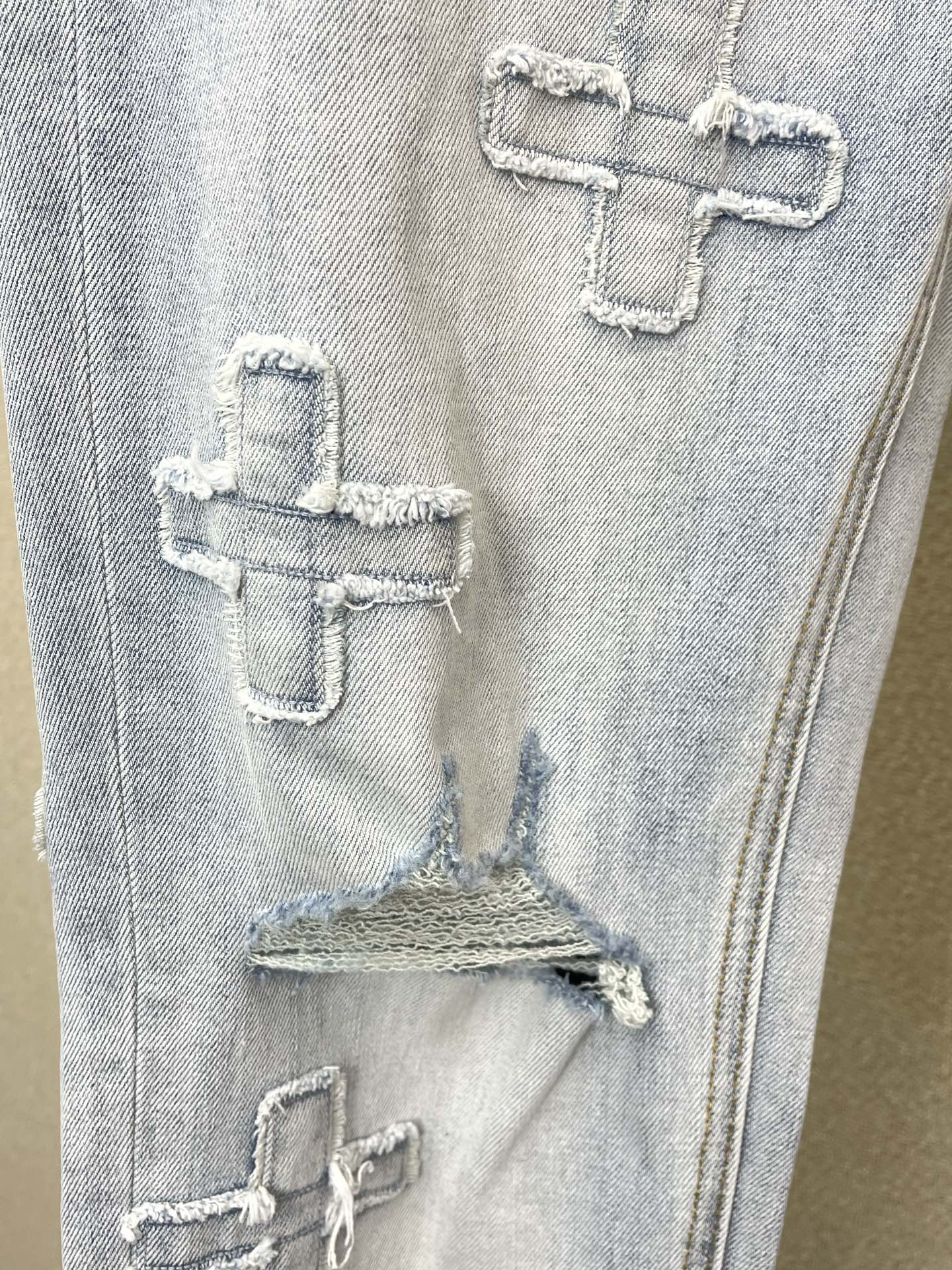 。KSUBI💥独家专供新款 牛仔裤👖高端版本！专柜定制面料 烫钻设计 透气舒适度高，细节无可挑剔，品牌元