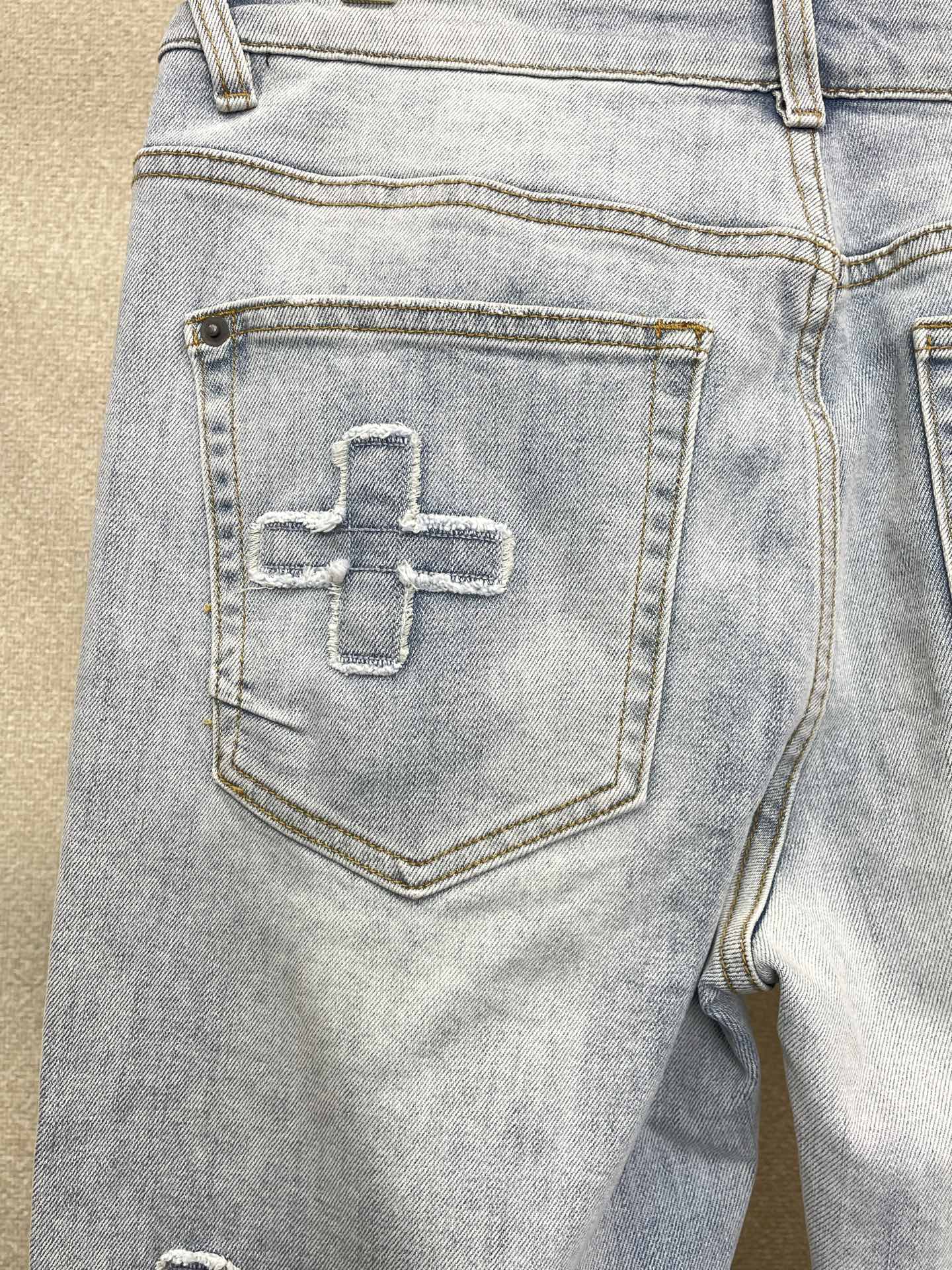 。KSUBI💥独家专供新款 牛仔裤👖高端版本！专柜定制面料 烫钻设计 透气舒适度高，细节无可挑剔，品牌元
