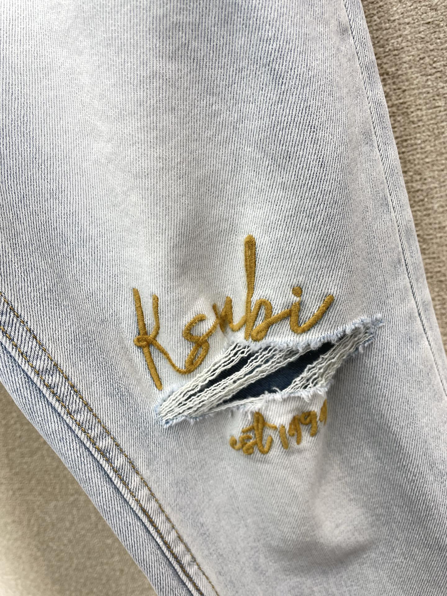 。KSUBI💥独家专供新款 牛仔裤👖高端版本！专柜定制面料 烫钻设计 透气舒适度高，细节无可挑剔，品牌元