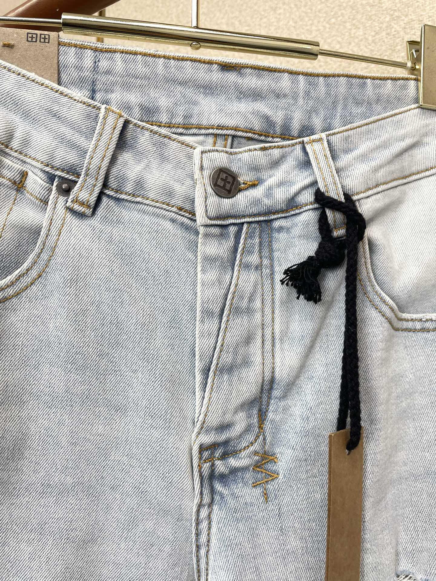 。KSUBI💥独家专供新款 牛仔裤👖高端版本！专柜定制面料 烫钻设计 透气舒适度高，细节无可挑剔，品牌元