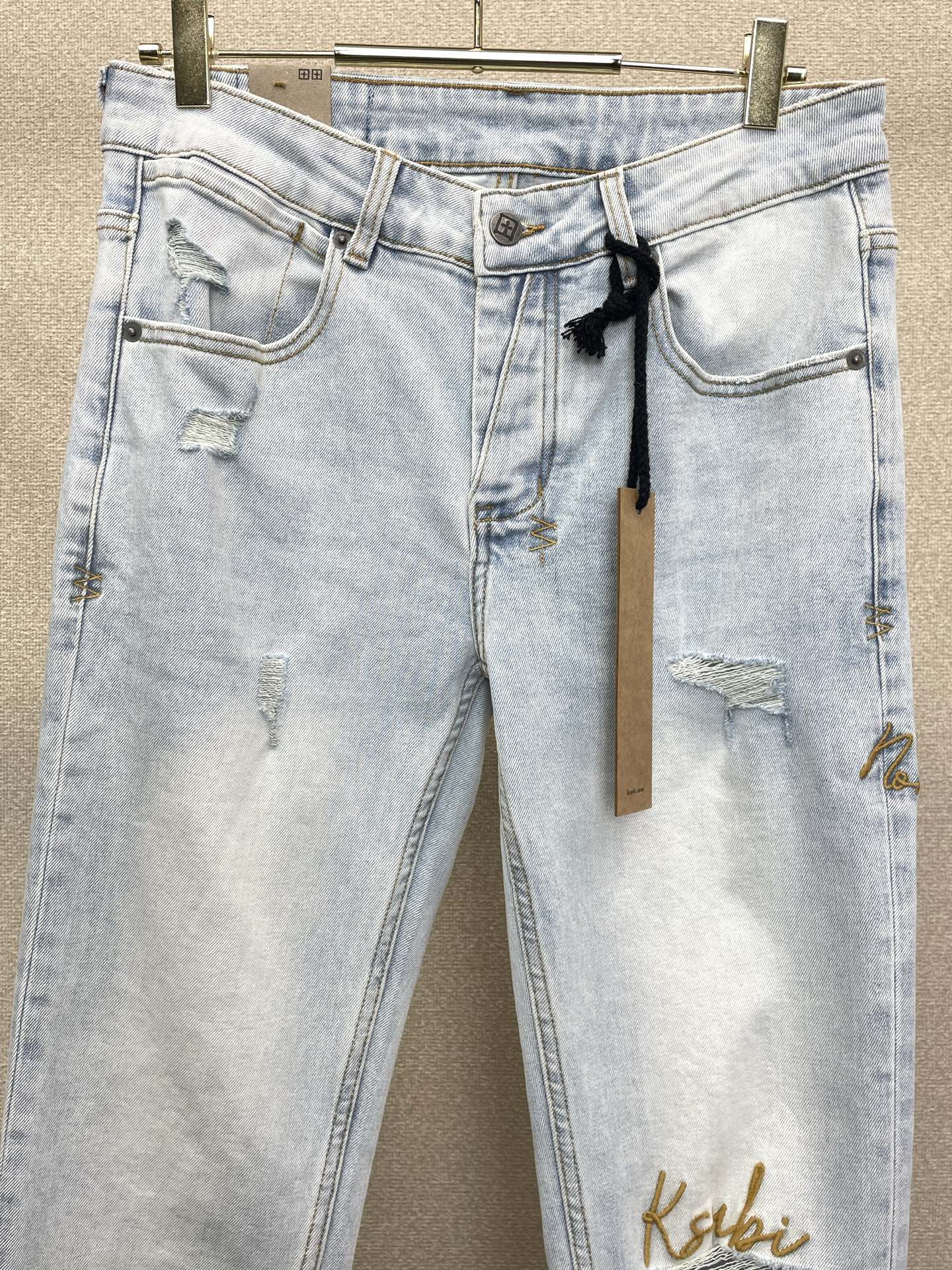 。KSUBI💥独家专供新款 牛仔裤👖高端版本！专柜定制面料 烫钻设计 透气舒适度高，细节无可挑剔，品牌元