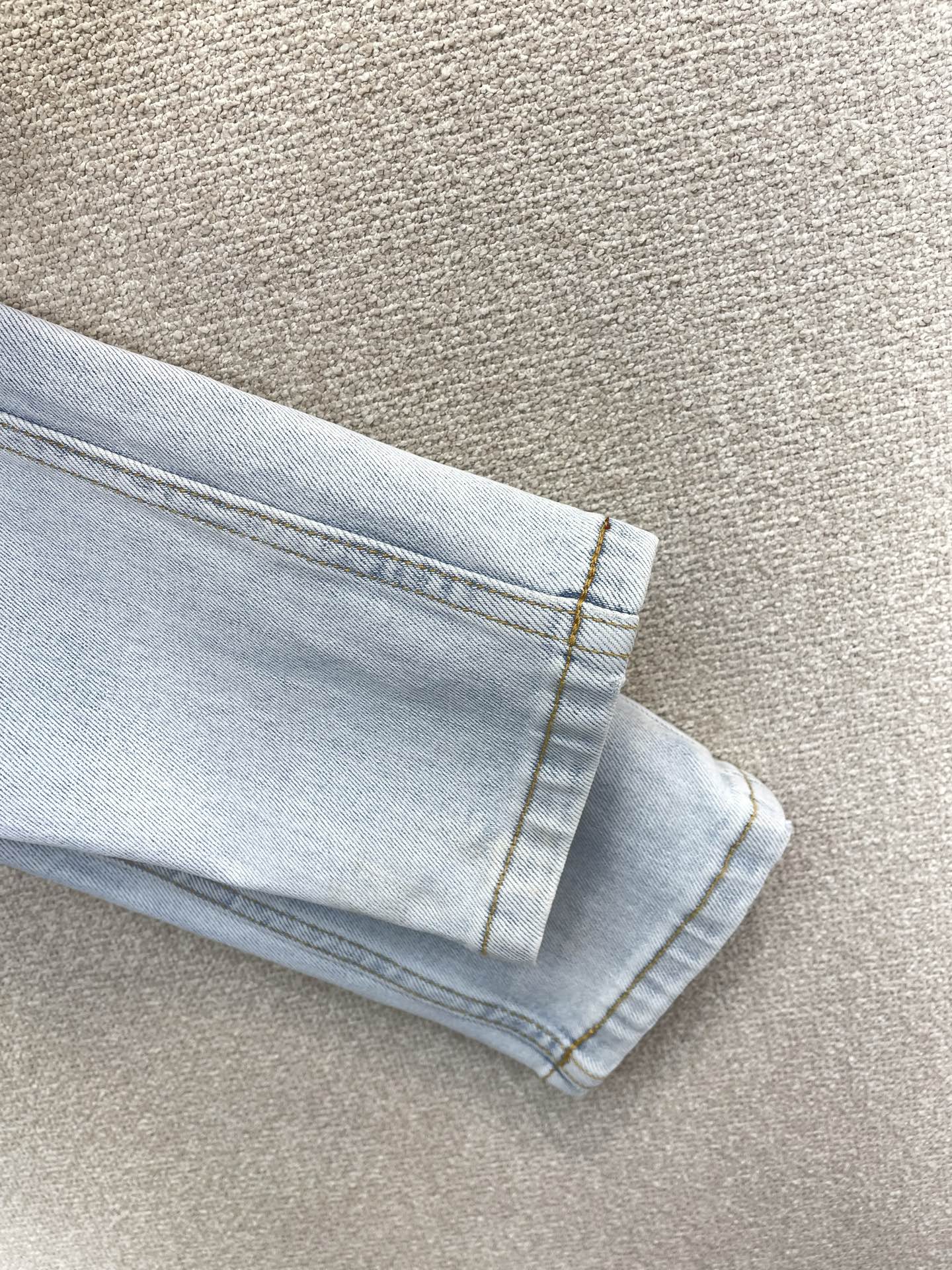 。KSUBI💥独家专供新款 牛仔裤👖高端版本！专柜定制面料 烫钻设计 透气舒适度高，细节无可挑剔，品牌元