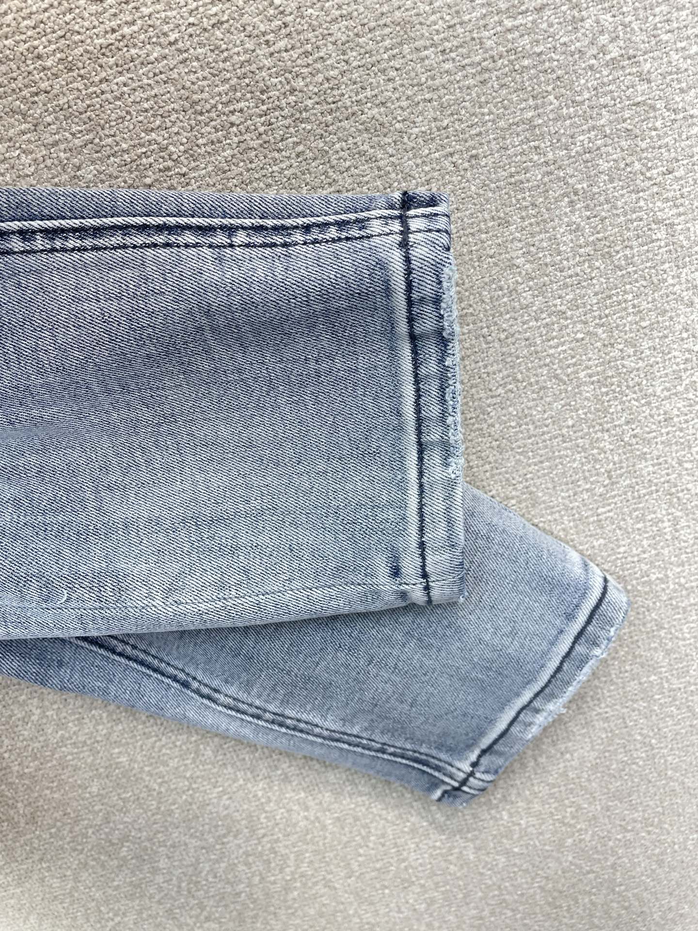 。KSUBI💥独家专供新款 牛仔裤👖高端版本！专柜定制面料 烫钻设计 透气舒适度高，细节无可挑剔，品牌元