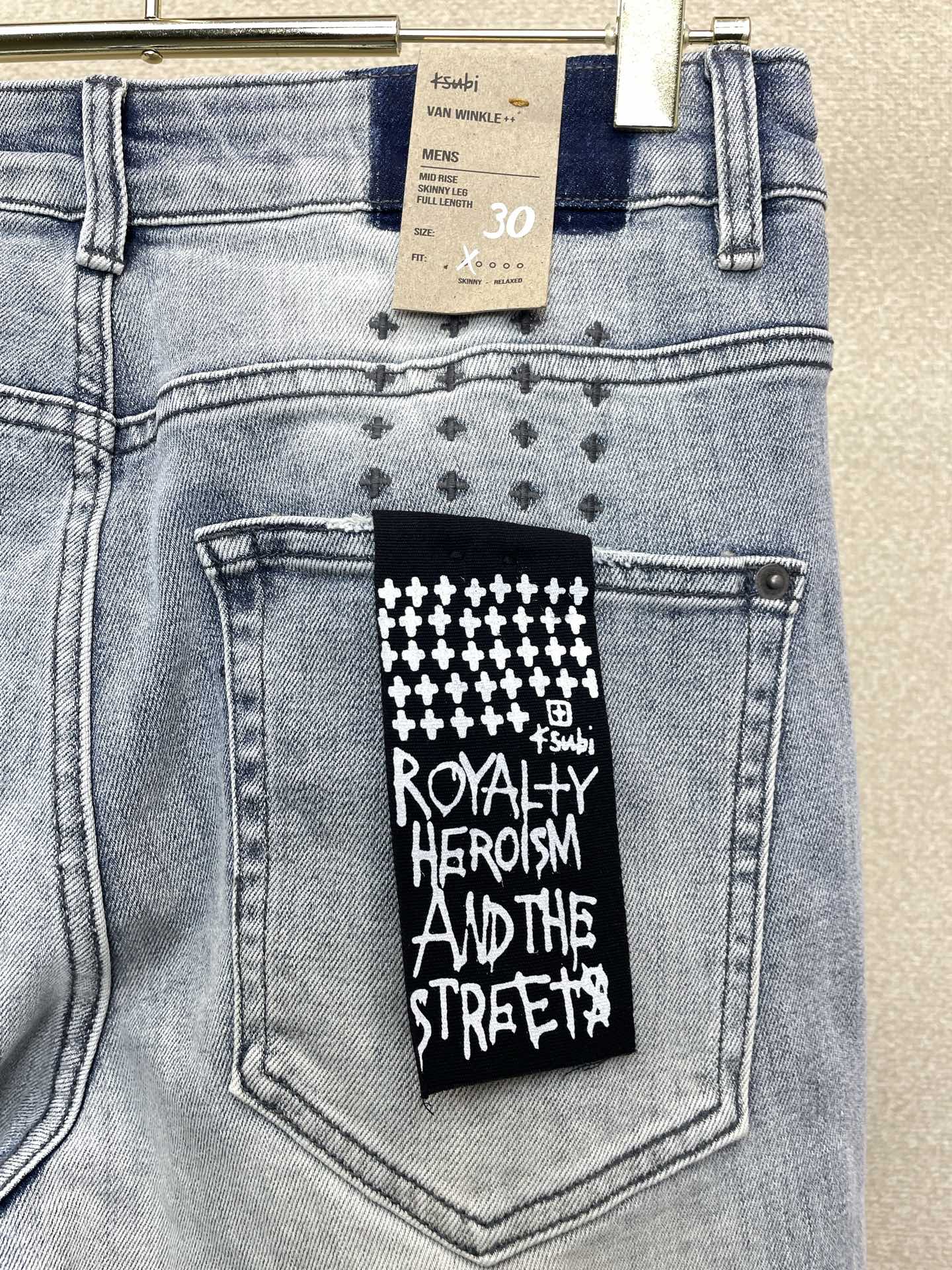 。KSUBI💥独家专供新款 牛仔裤👖高端版本！专柜定制面料 烫钻设计 透气舒适度高，细节无可挑剔，品牌元