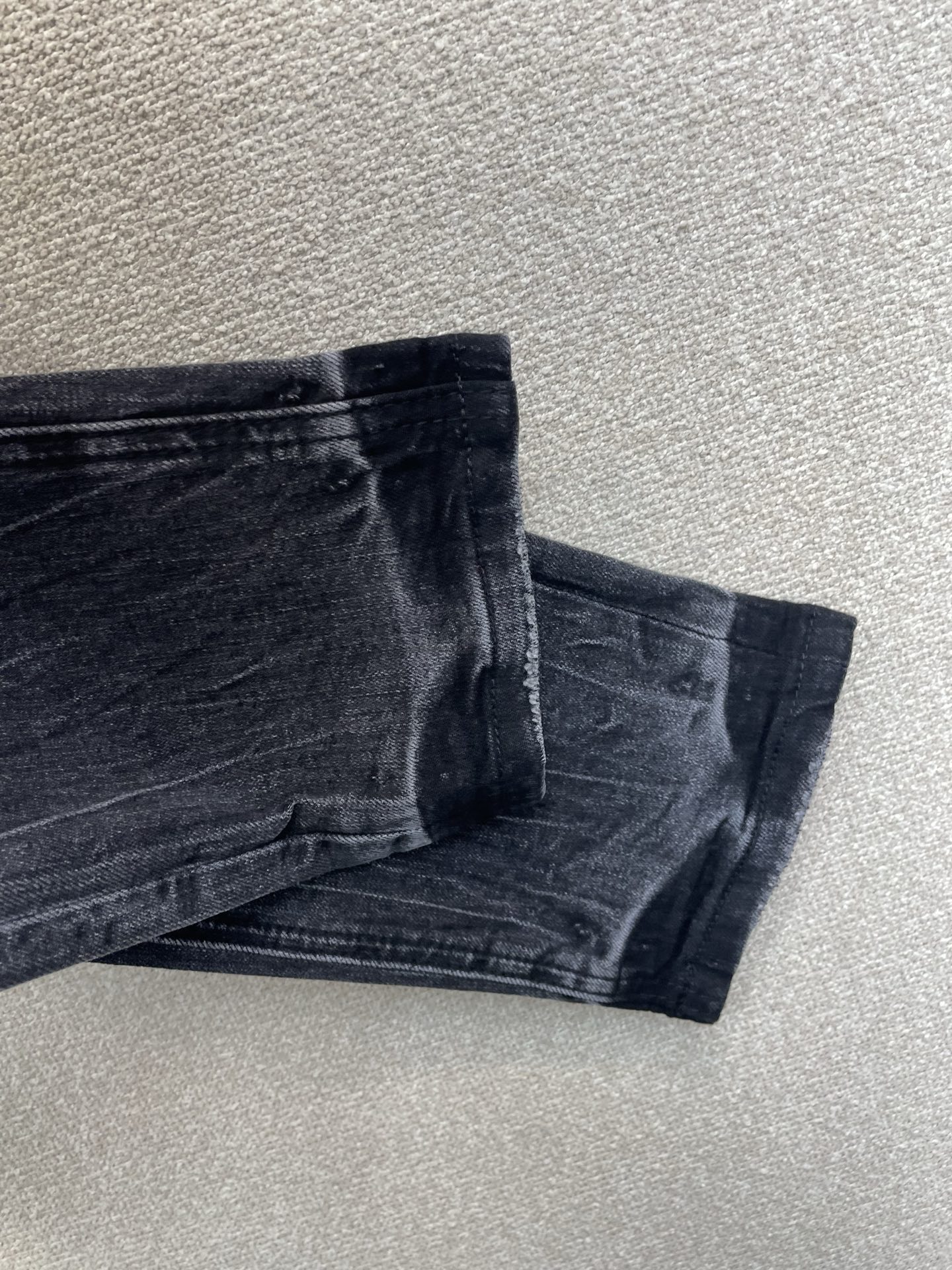 。KSUBI💥砸锅卖铁都要上的新款新款 牛仔裤👖高端版本！专柜定制面料 烫钻设计 透气舒适度高，细节无可