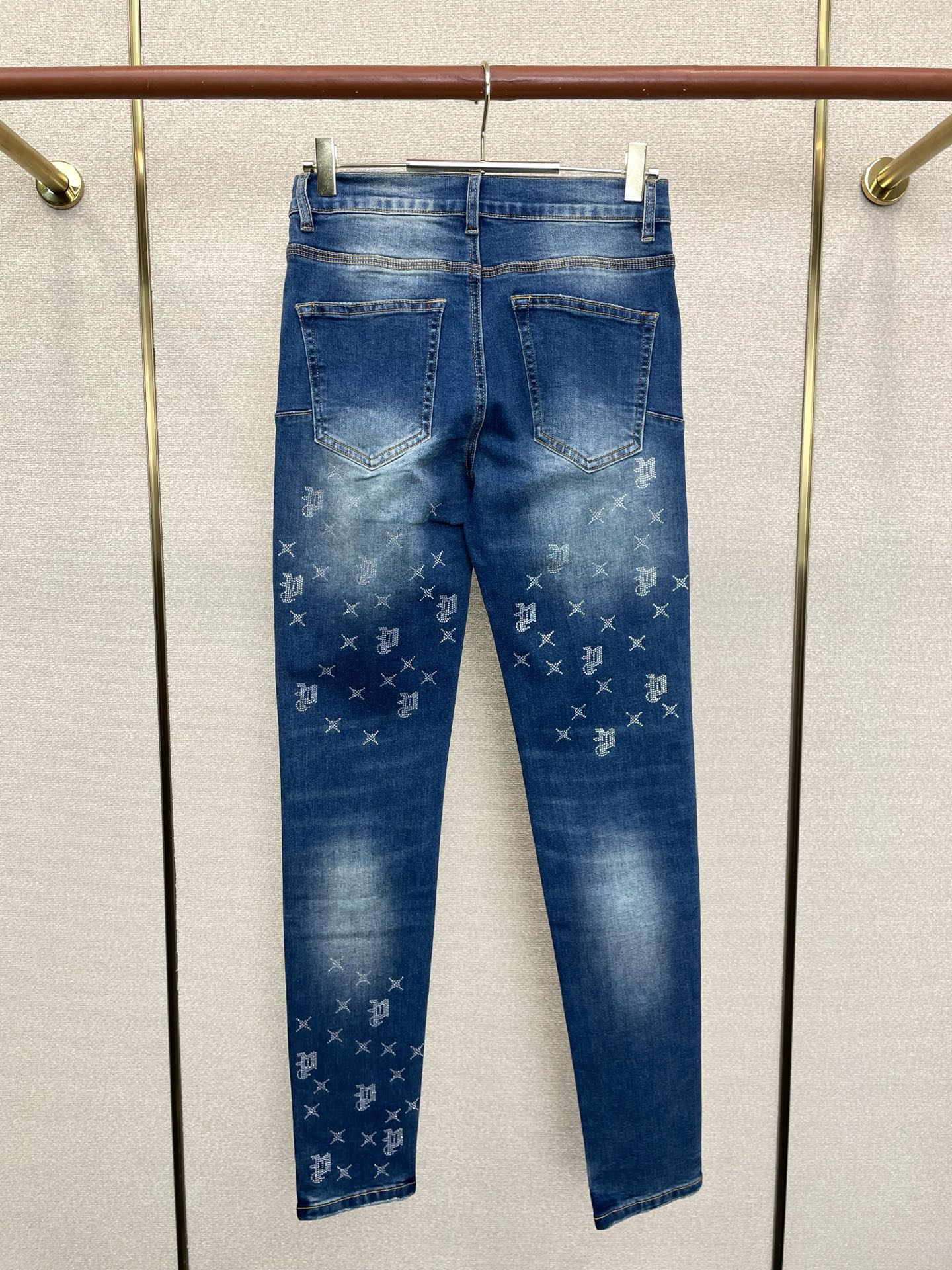 。PURPLE BRAND💥独家专供新款 牛仔裤👖高端版本！专柜定制面料 烫钻设计 透气舒适度高，细节无