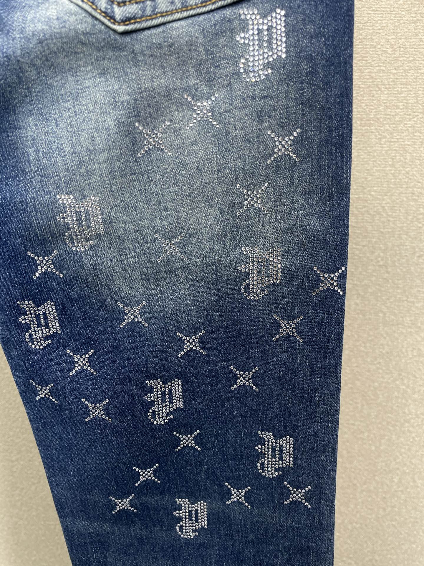。PURPLE BRAND💥独家专供新款 牛仔裤👖高端版本！专柜定制面料 烫钻设计 透气舒适度高，细节无