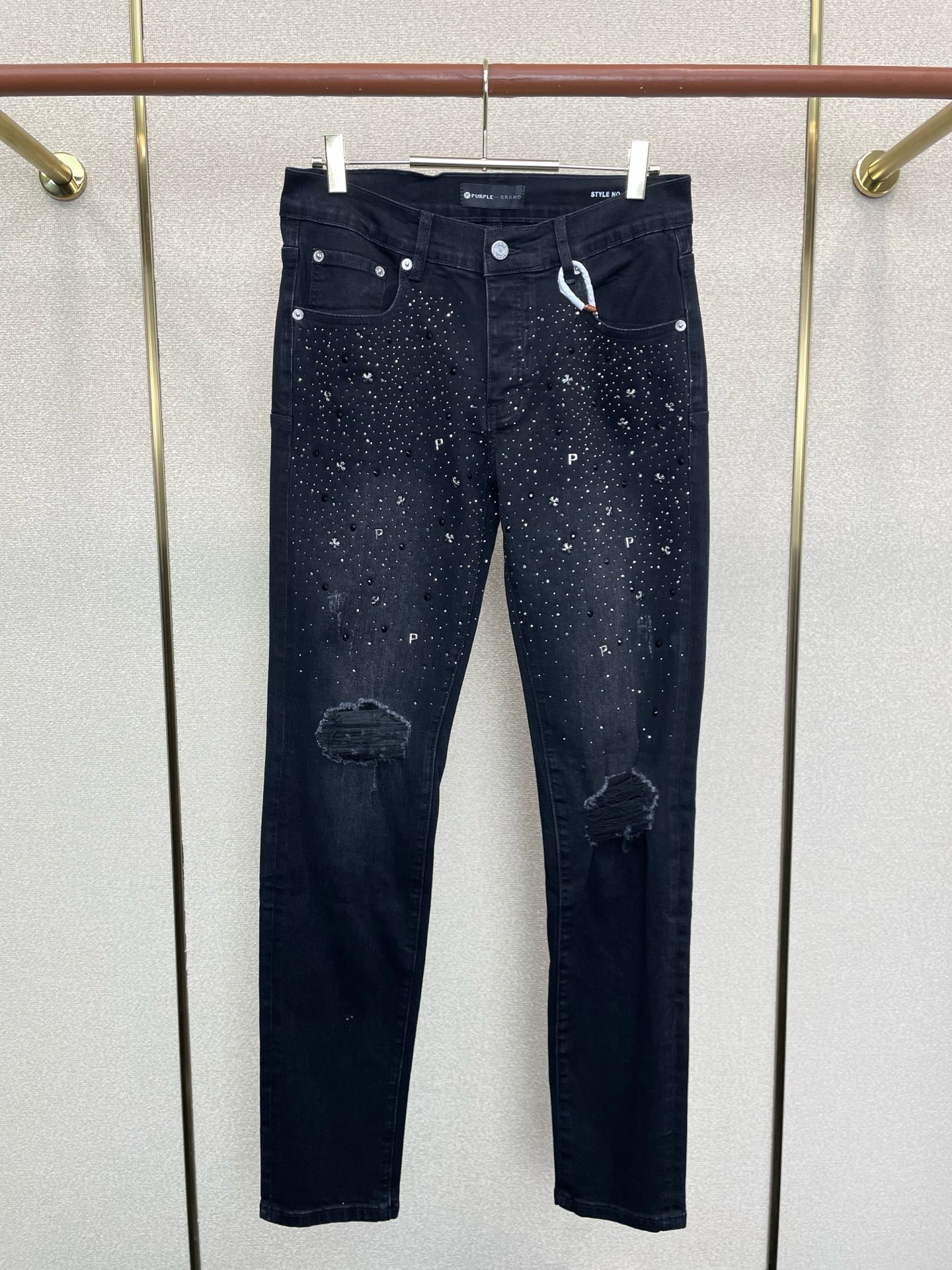 。PURPLE BRAND💥砸锅卖铁都要上的新款新款 牛仔裤👖高端版本！专柜定制面料 烫钻设计 透气舒适