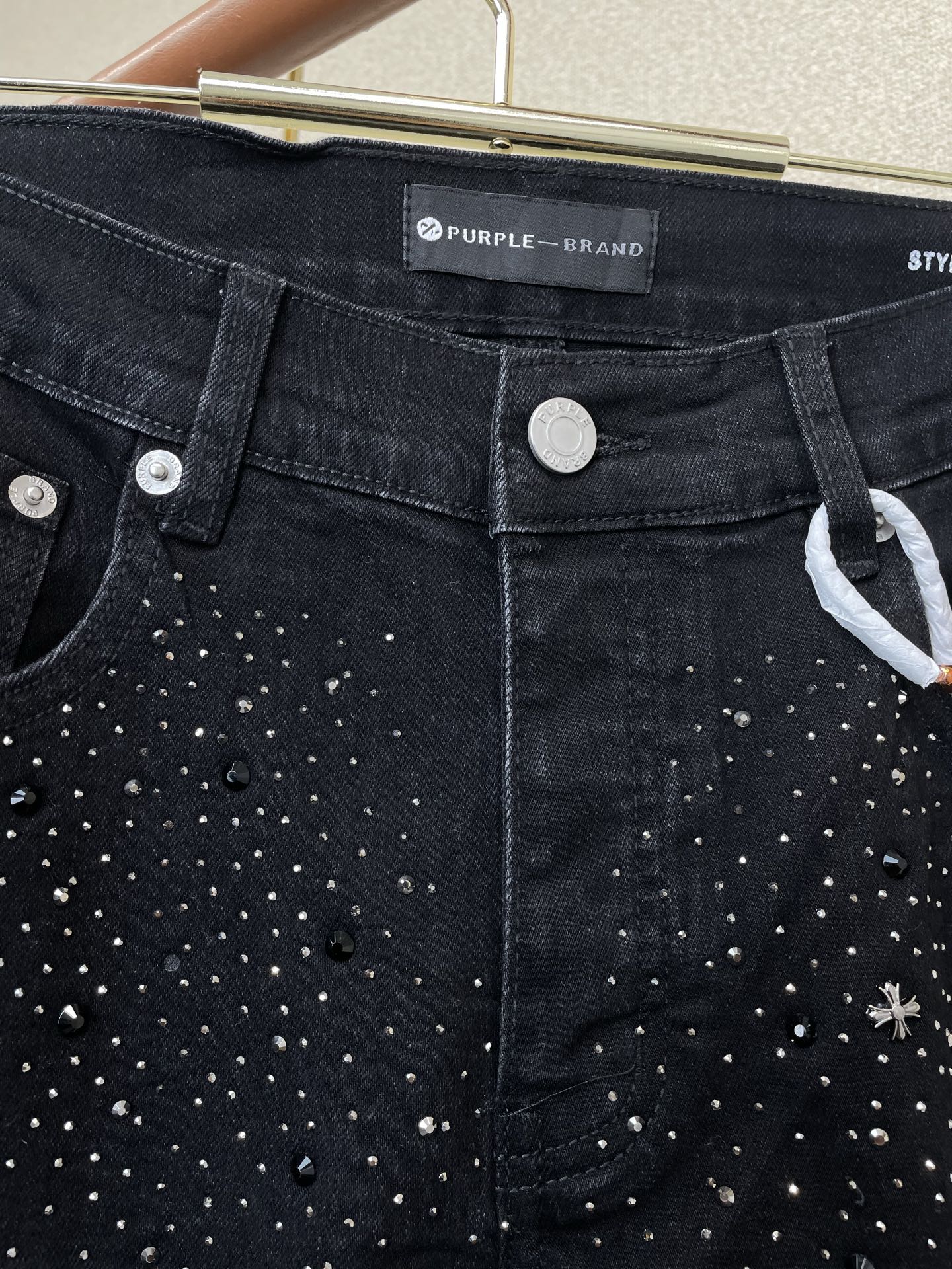。PURPLE BRAND💥砸锅卖铁都要上的新款新款 牛仔裤👖高端版本！专柜定制面料 烫钻设计 透气舒适