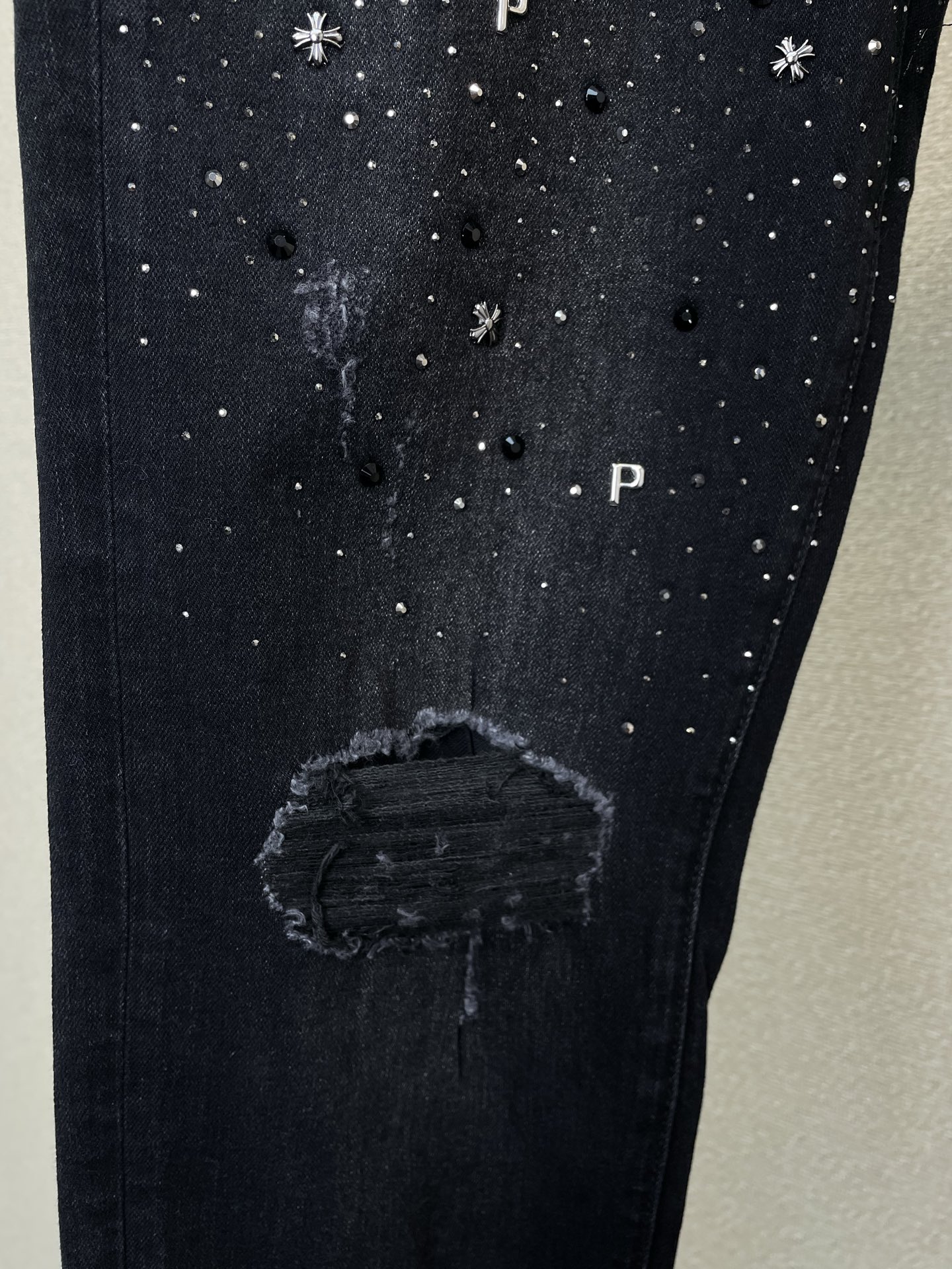 。PURPLE BRAND💥砸锅卖铁都要上的新款新款 牛仔裤👖高端版本！专柜定制面料 烫钻设计 透气舒适