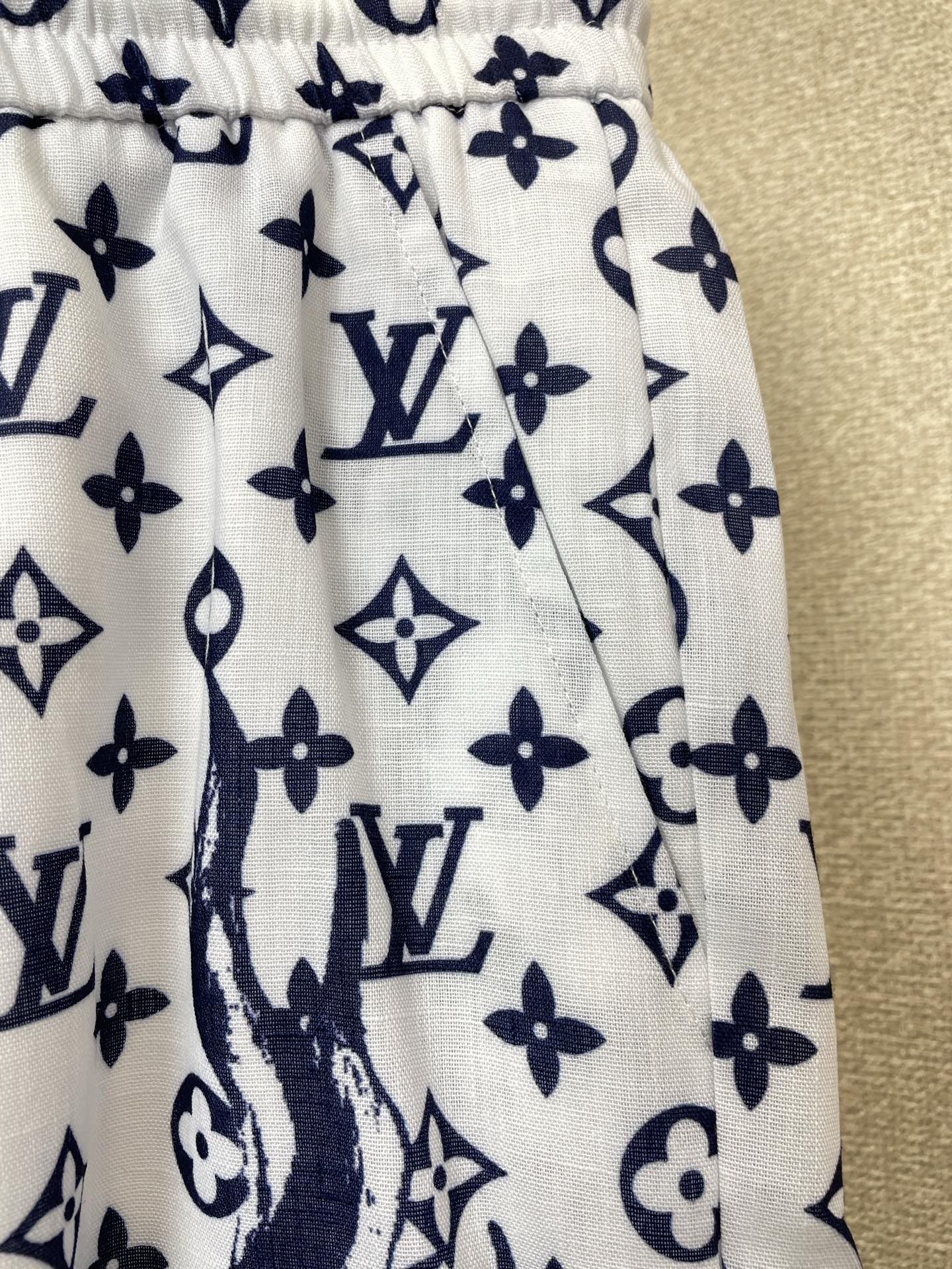 /套。Louis Vuitton路易威登💥砸锅卖铁都要上的新款新款专柜同款套装，高级感满满！细节精致高档