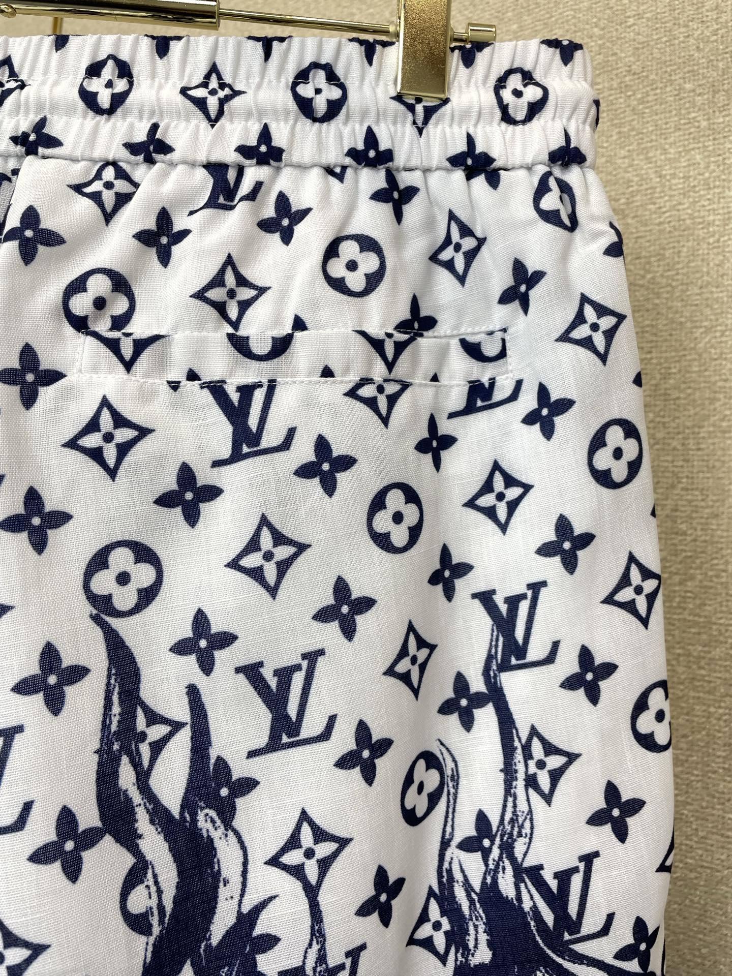 /套。Louis Vuitton路易威登💥砸锅卖铁都要上的新款新款专柜同款套装，高级感满满！细节精致高档