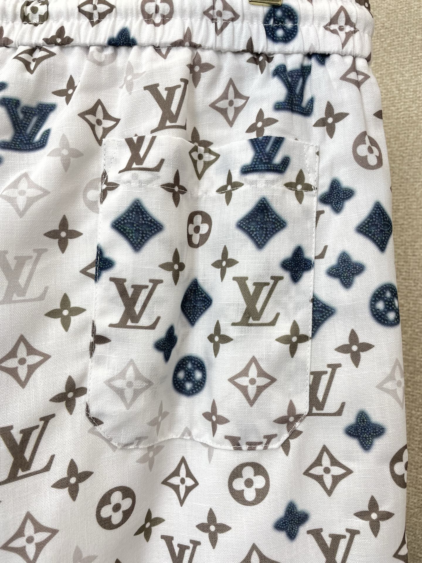 /套。Louis Vuitton路易威登💥砸锅卖铁都要上的新款新款专柜同款套装，高级感满满！细节精致高档
