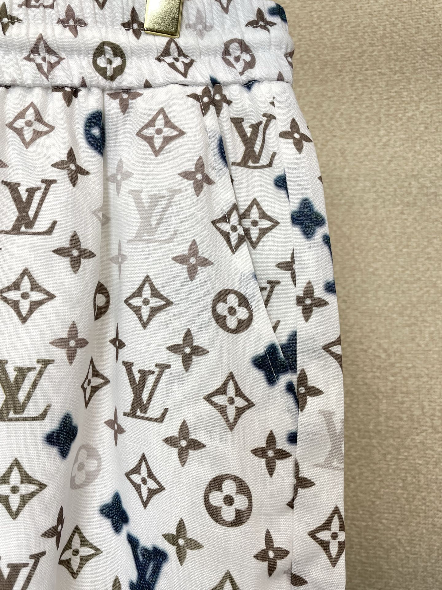 /套。Louis Vuitton路易威登💥砸锅卖铁都要上的新款新款专柜同款套装，高级感满满！细节精致高档
