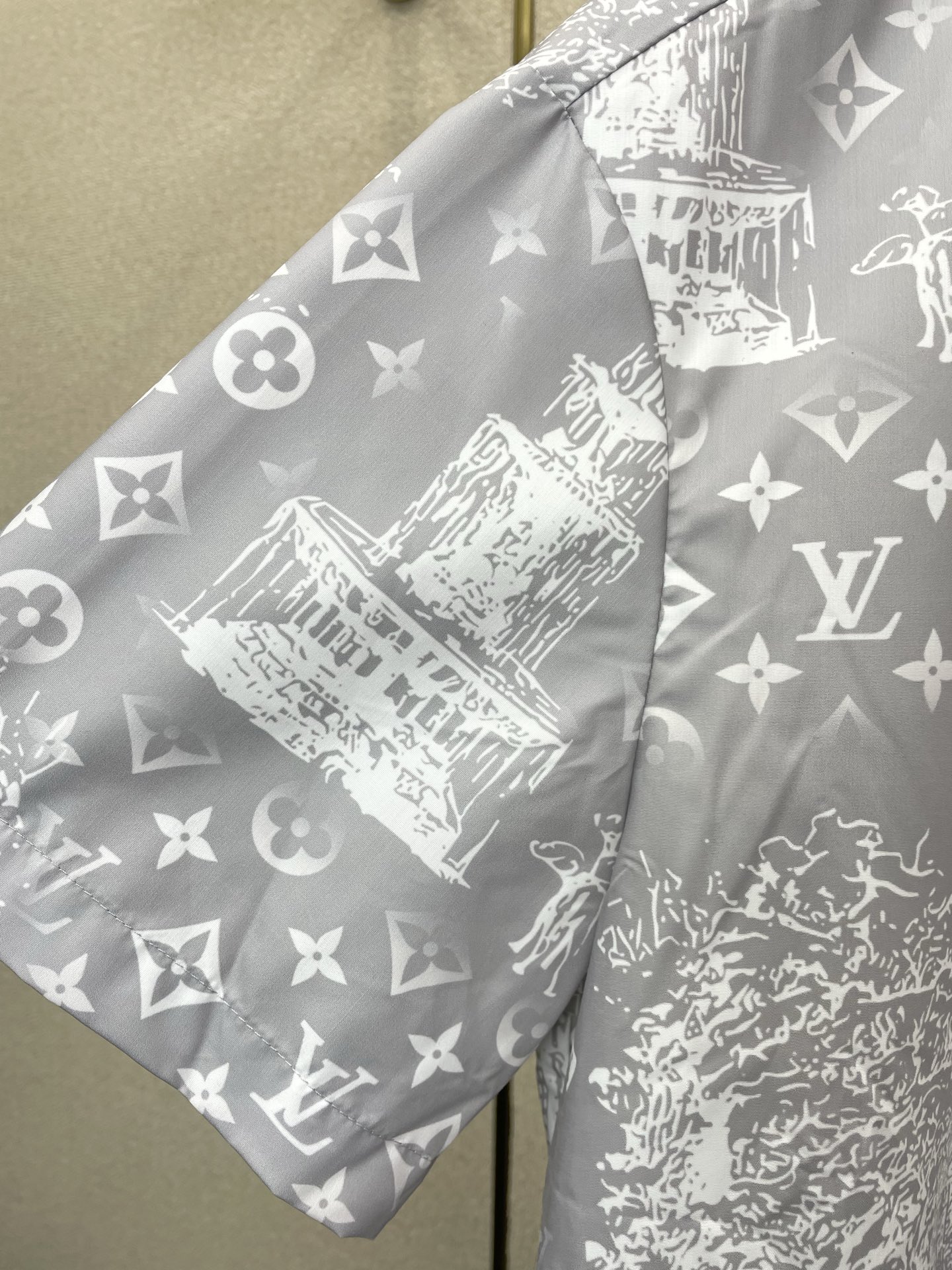 /套。Louis Vuitton路易威登💥砸锅卖铁都要上的新款新款专柜同款套装，高级感满满！细节精致高档