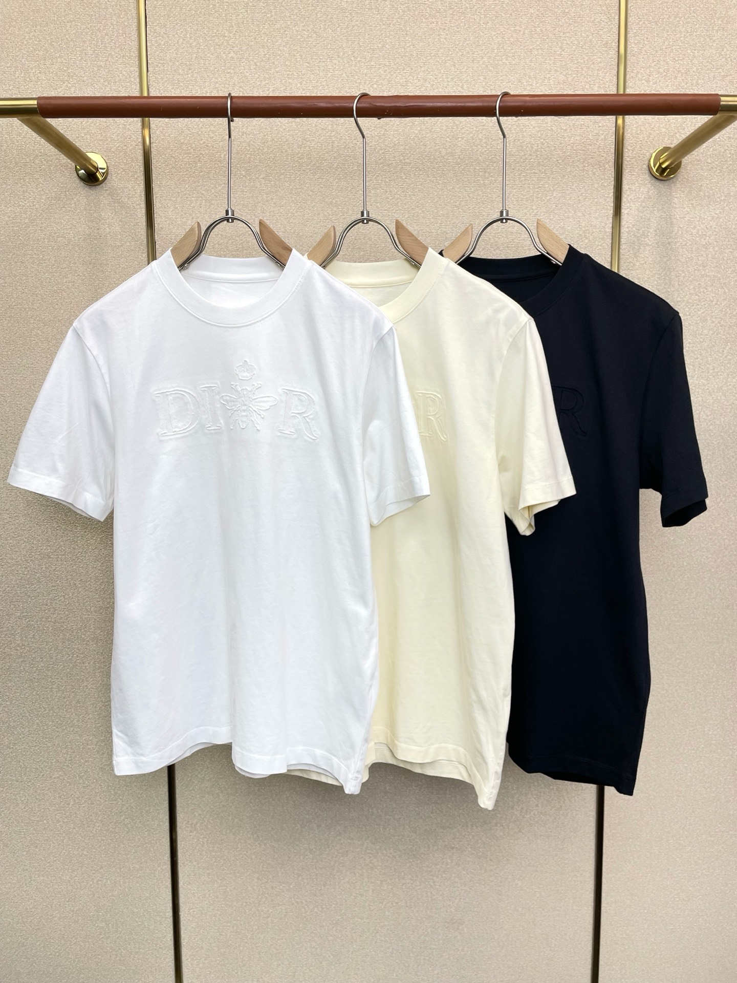 。Dior迪奥💥砸锅卖铁都要上的新款新款原单男士休闲短袖 高端定制 高端版本 时尚百搭爆款⚠️⚠️✨✨进