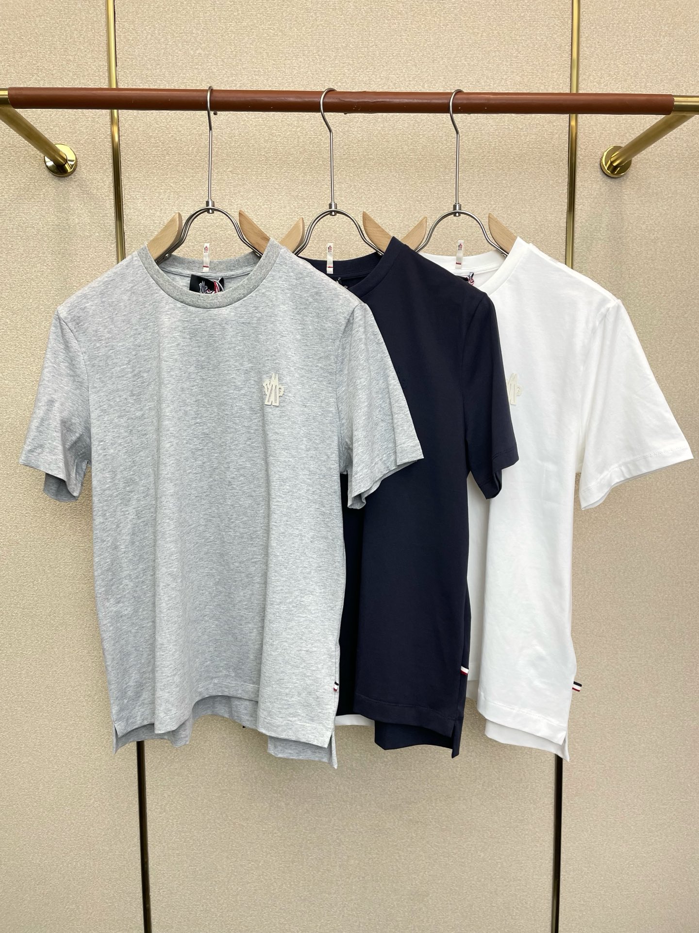 。Moncler蒙口💥砸锅卖铁都要上的新款新款原单男士休闲短袖 高端定制 高端版本 时尚百搭爆款⚠️⚠️