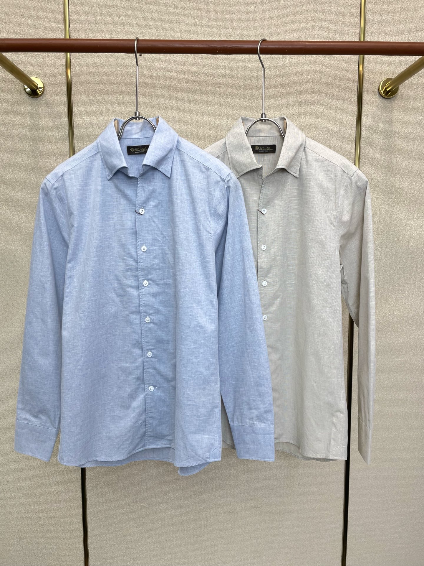 NO:915766,.LP-Loro Piana is a must-have new and original men's casual long-sleeved linen shirt. High-end customization. High-end version. Fashionable and versatile imported fabric. Super soft and delicate feel. Skin-friendly and comfortable to wear. High-end boutique. The upper body is made by the factory. It is a must-have item for men. Three standards are complete. Size M-3XL,, loro piana, loro piana, shirts,19860909.LP-Loro Piana诺悠翩雅砸锅卖铁都要上的新款新款原单男士休闲长袖亚麻衬衫 高端定制 高端版本 时尚百搭爆款进口面料 手感超柔软细腻 穿着亲肤舒适 高端精品 代工厂精细做上身非常赞 男士必备单品 三标齐全 码数M-3XL,,loro piana,loro piana,shirts,,Men's clothing